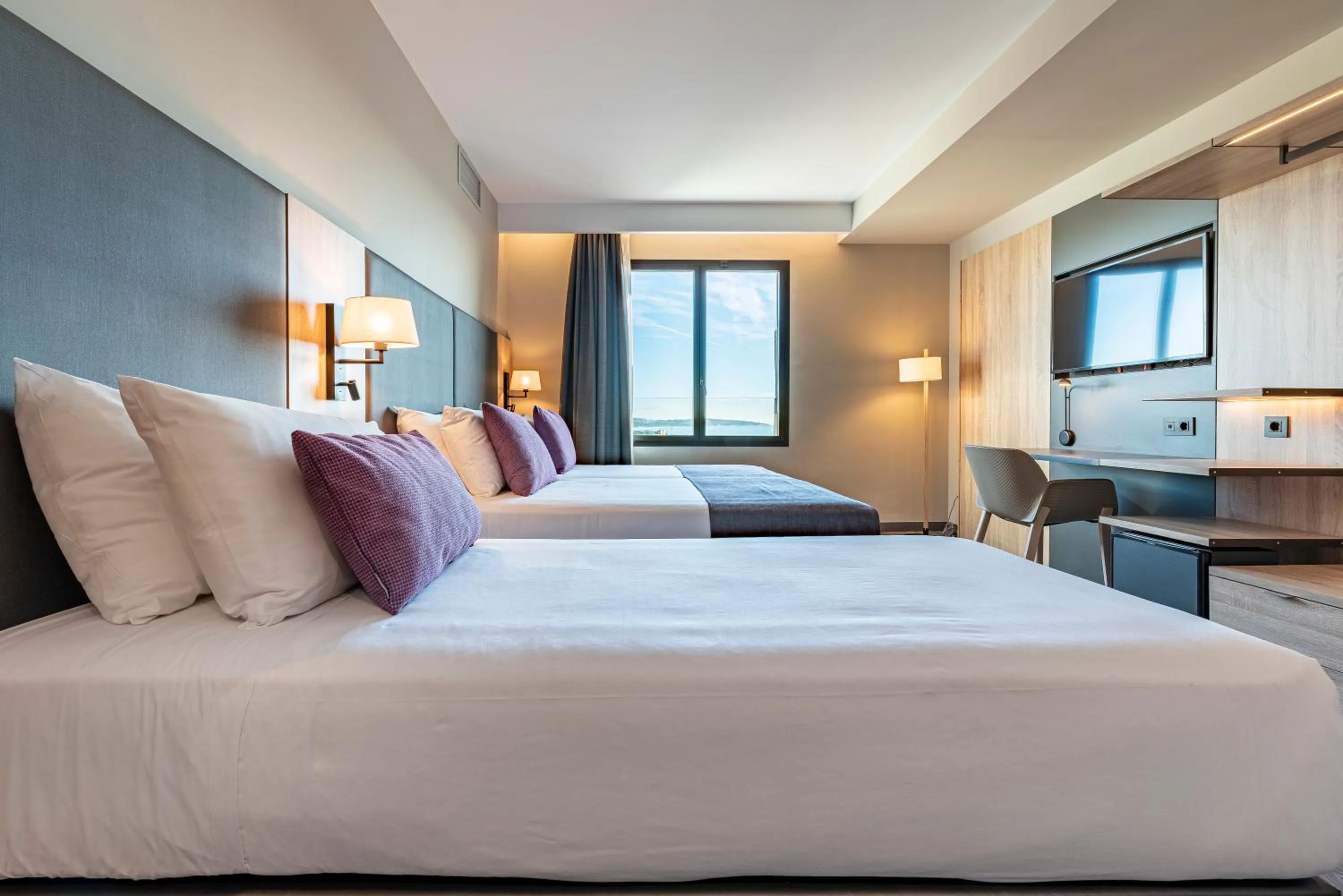 Bedroom, Bed in Astari