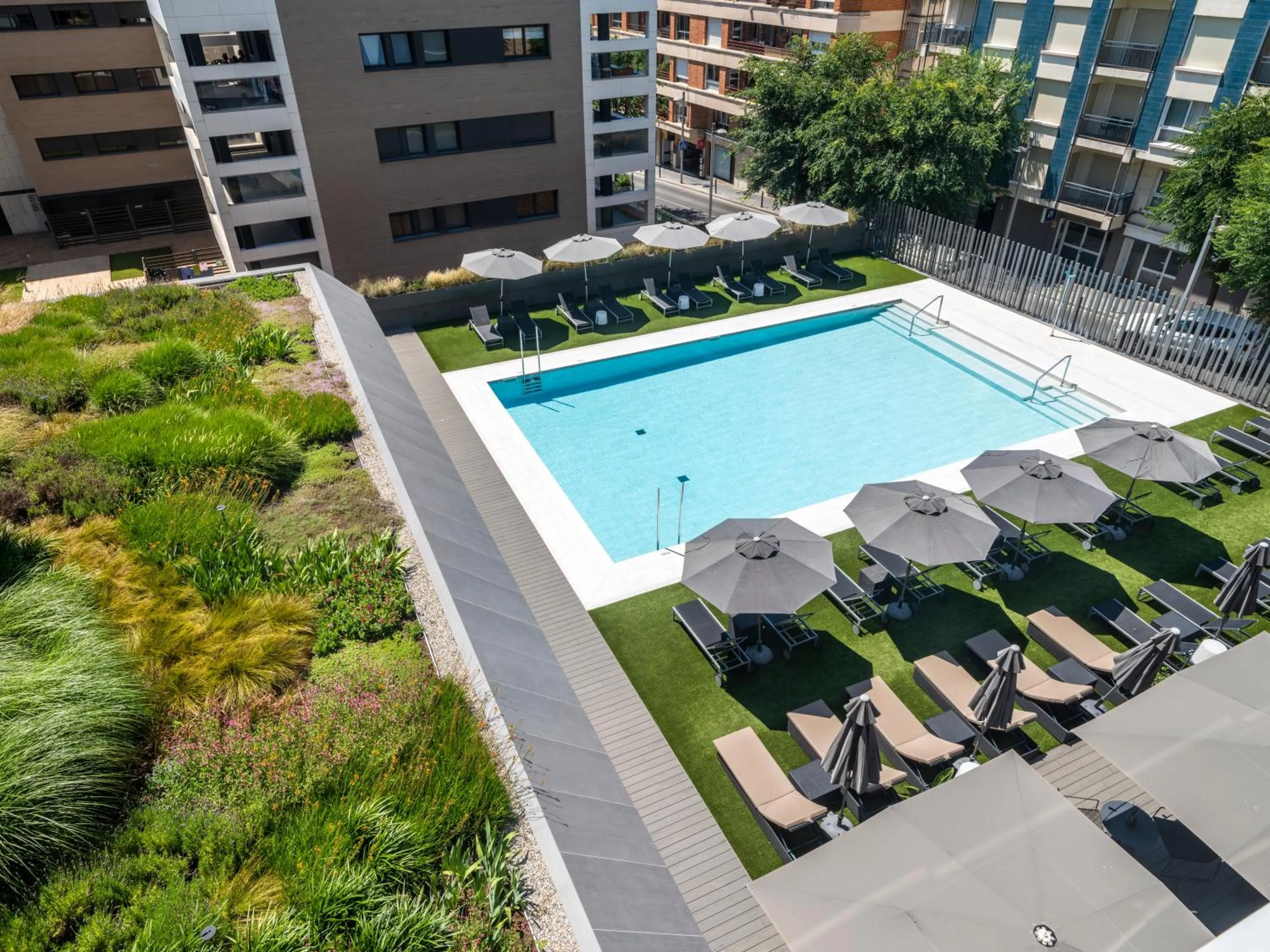 Swimming pool in Astari