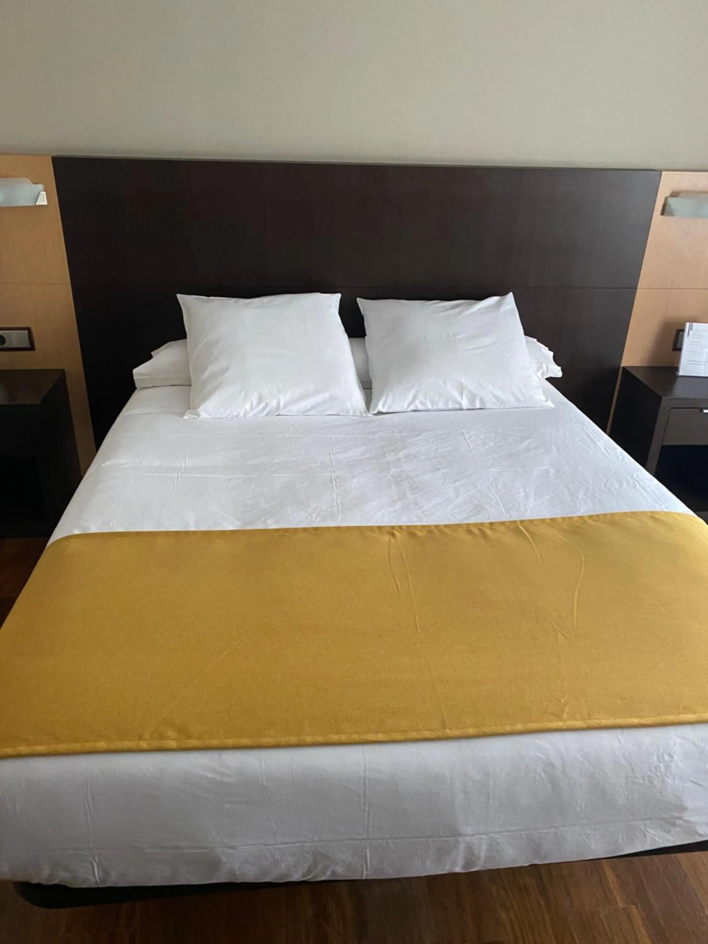 Bedroom, Bed in Hotel Ríos