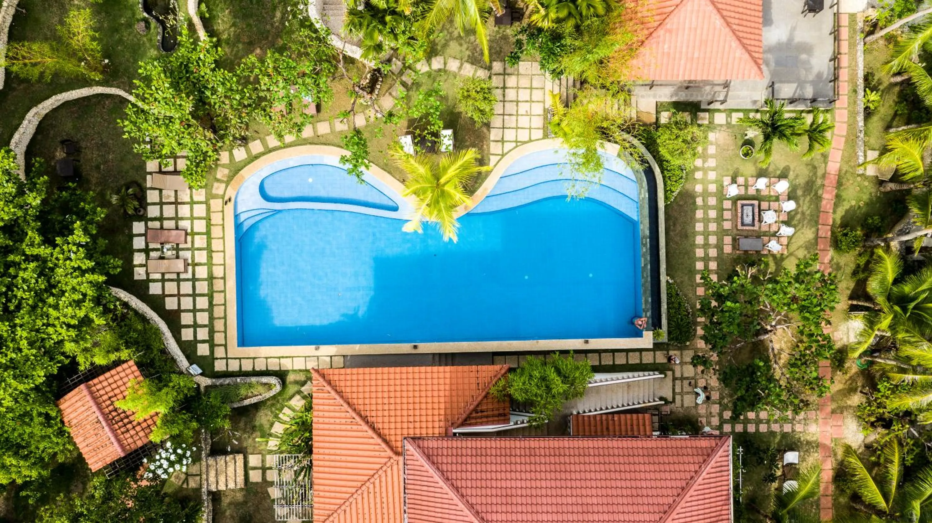Swimming pool in Island View Beachfront Resort