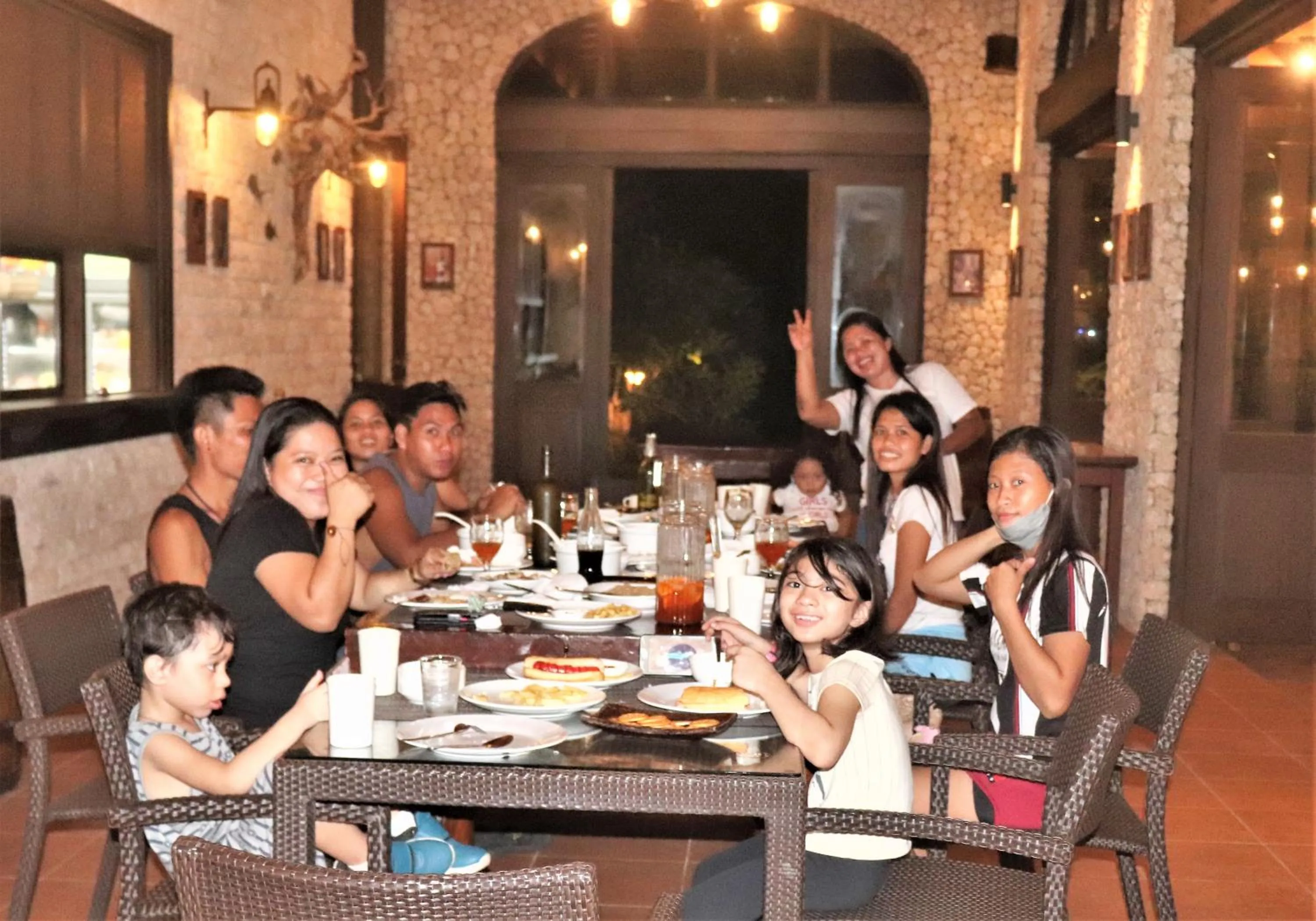 Restaurant/places to eat in Island View Beachfront Resort