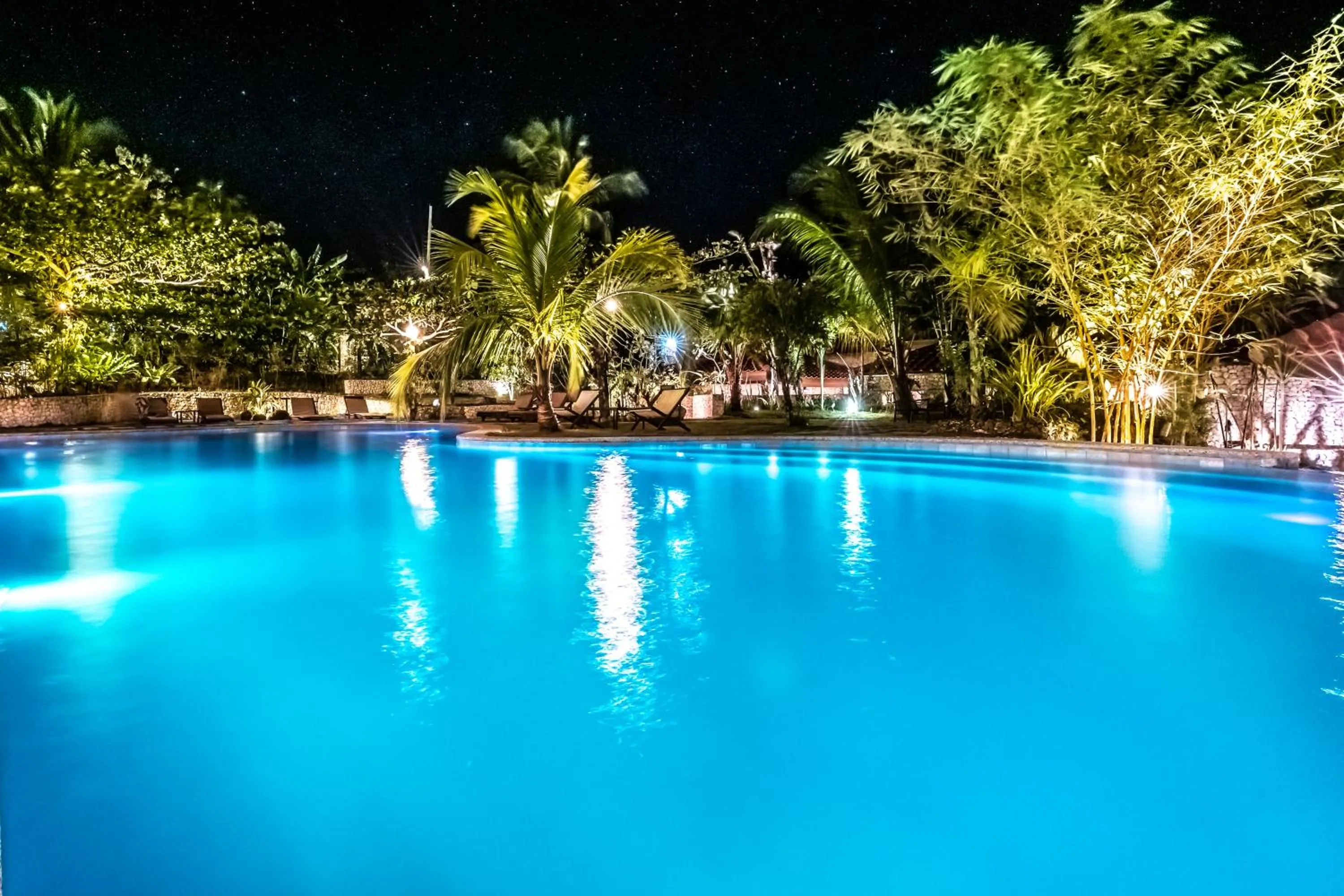 Night in Island View Beachfront Resort