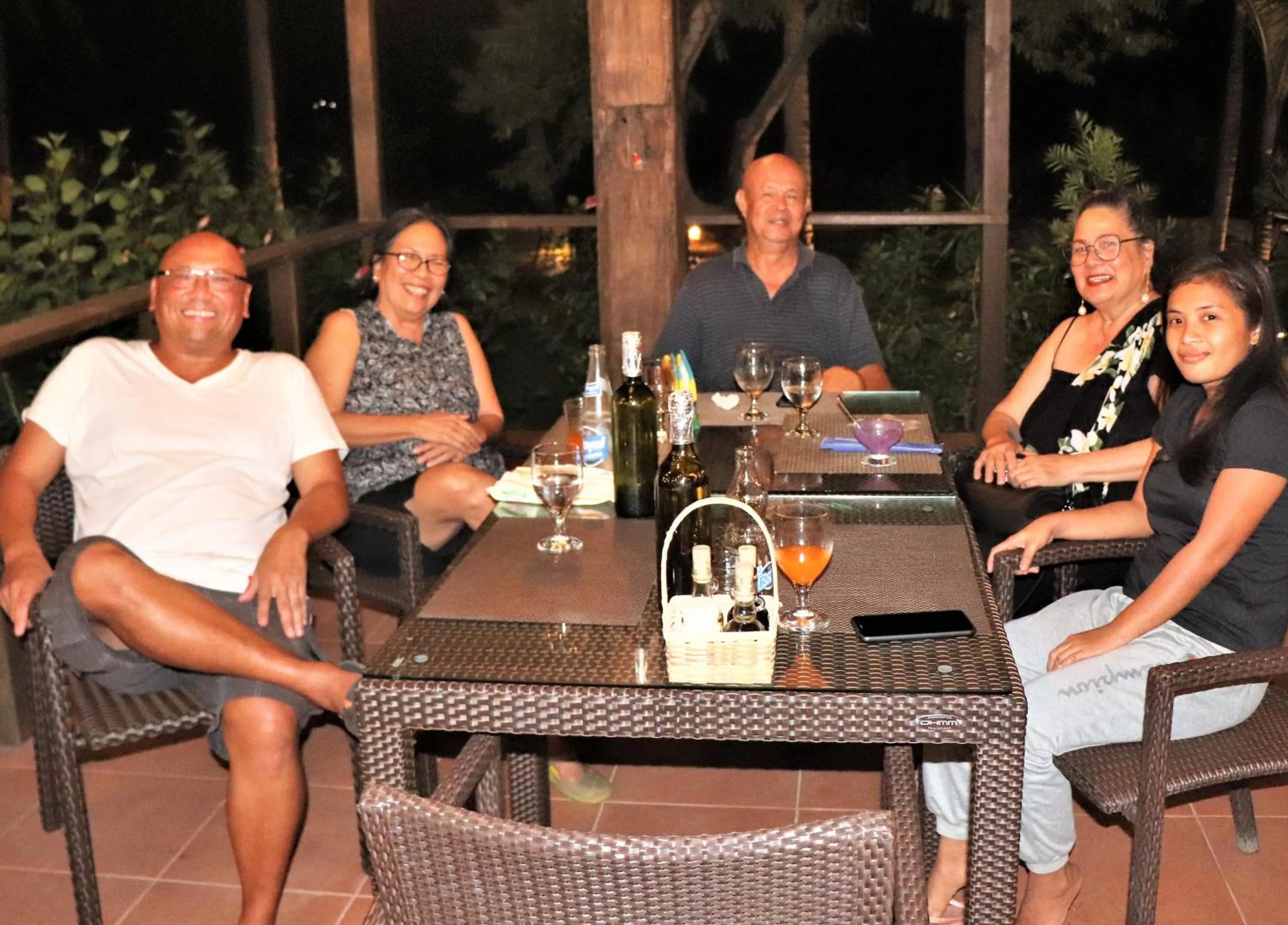 Restaurant/places to eat in Island View Beachfront Resort