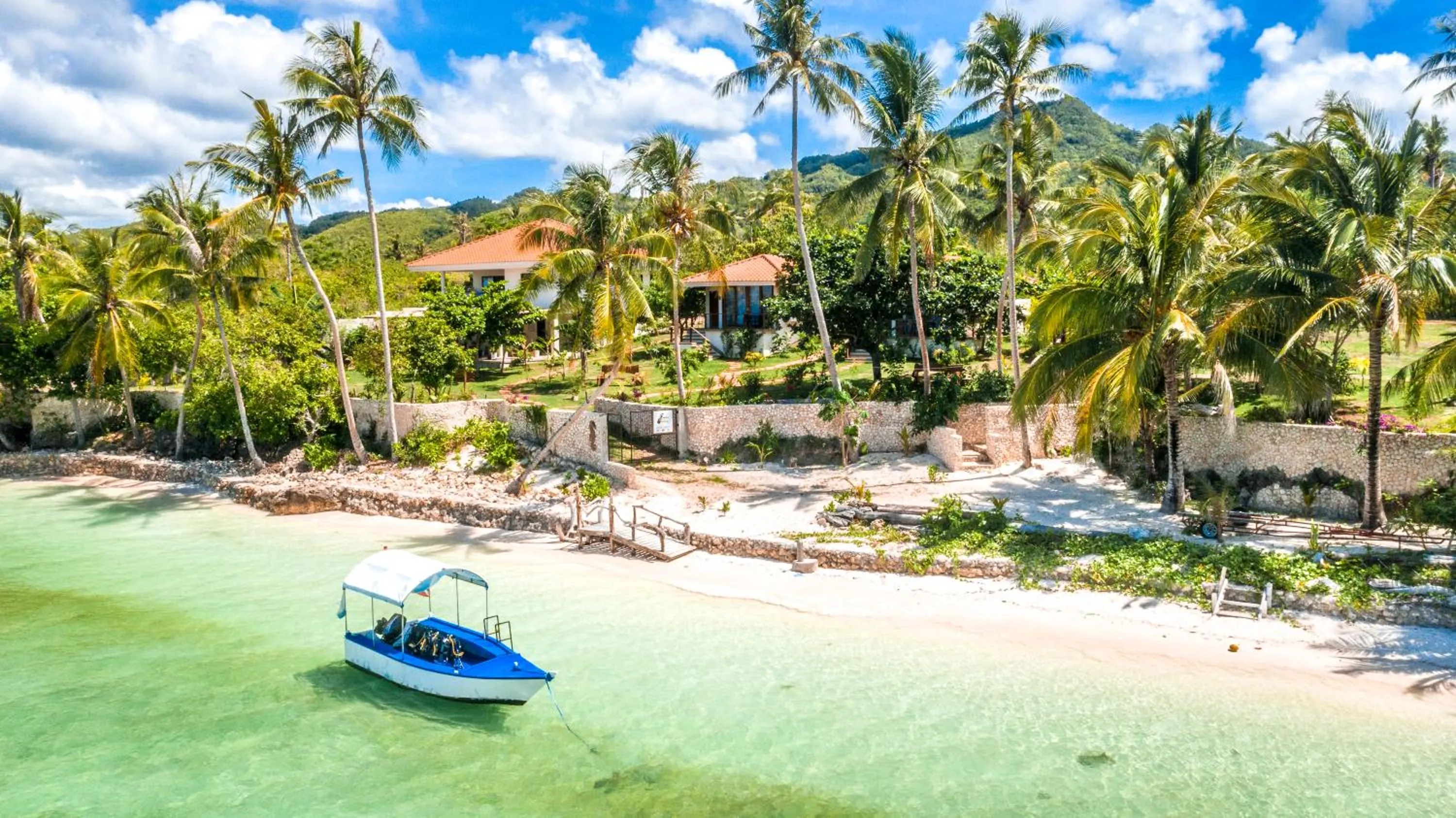 Beach in Island View Beachfront Resort
