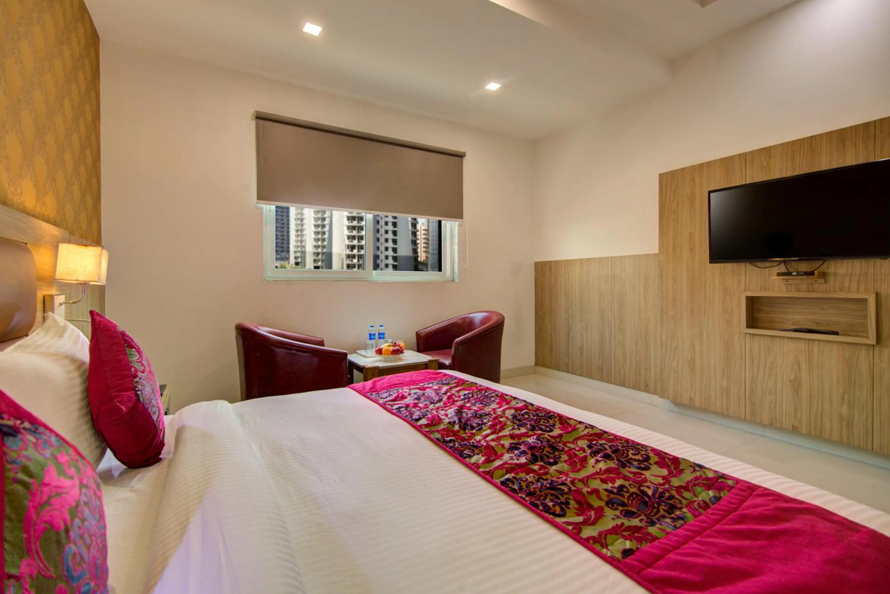Bed in The Elevate Hotel Near Delhi Airport With- Free Airport PICKUP