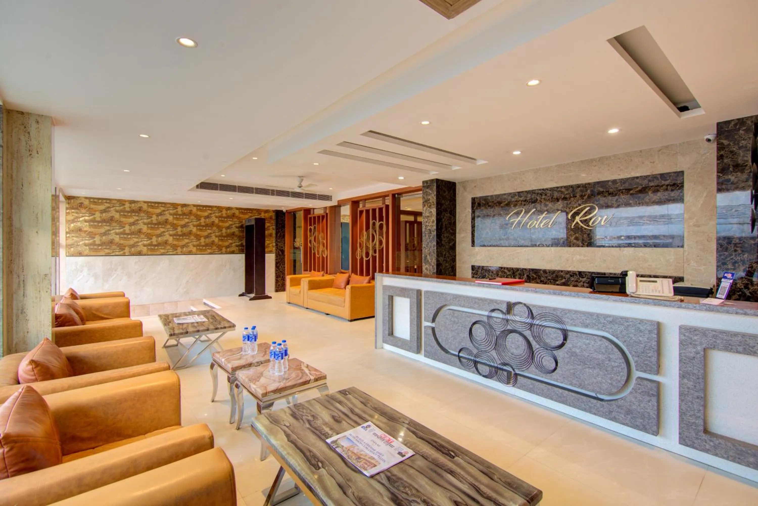 Living room in The Elevate Hotel Near Delhi Airport With- Free Airport PICKUP