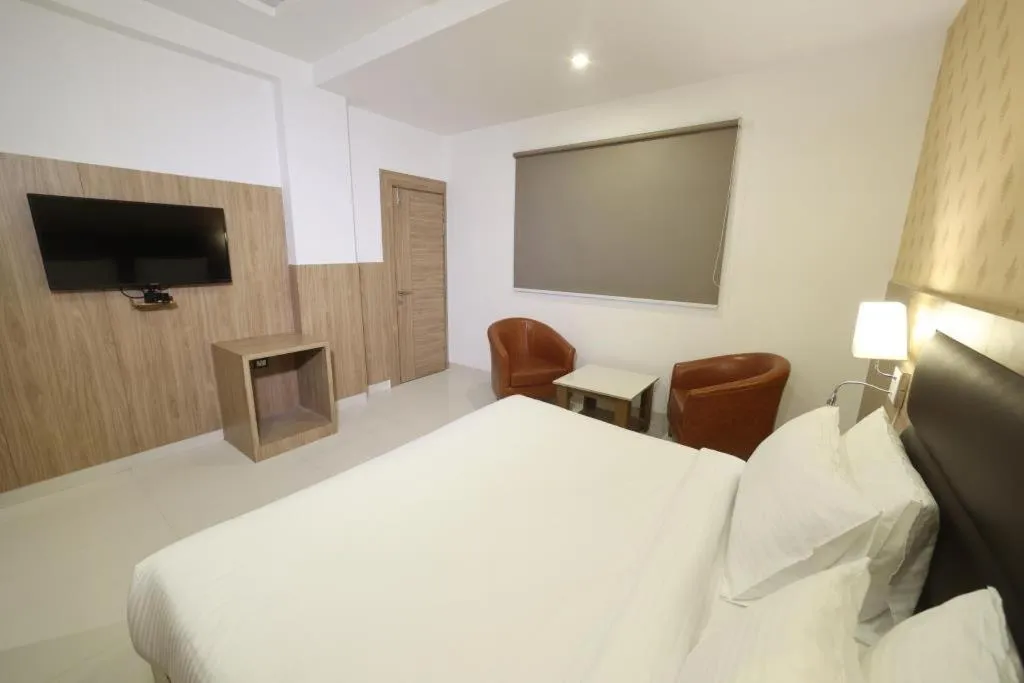 Bed in The Elevate Hotel Near Delhi Airport With- Free Airport PICKUP