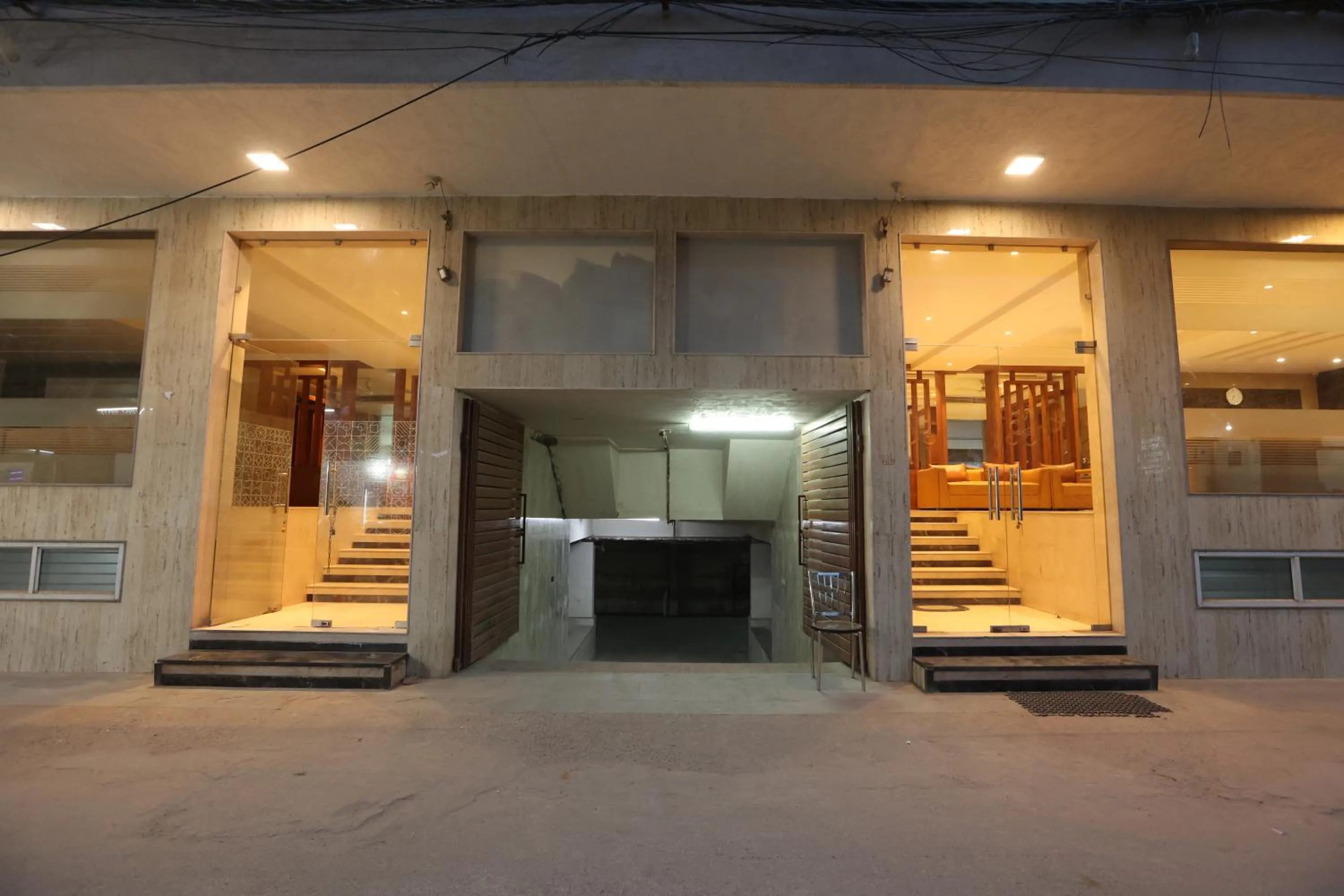 The Elevate Hotel Near Delhi Airport With- Free Airport PICKUP