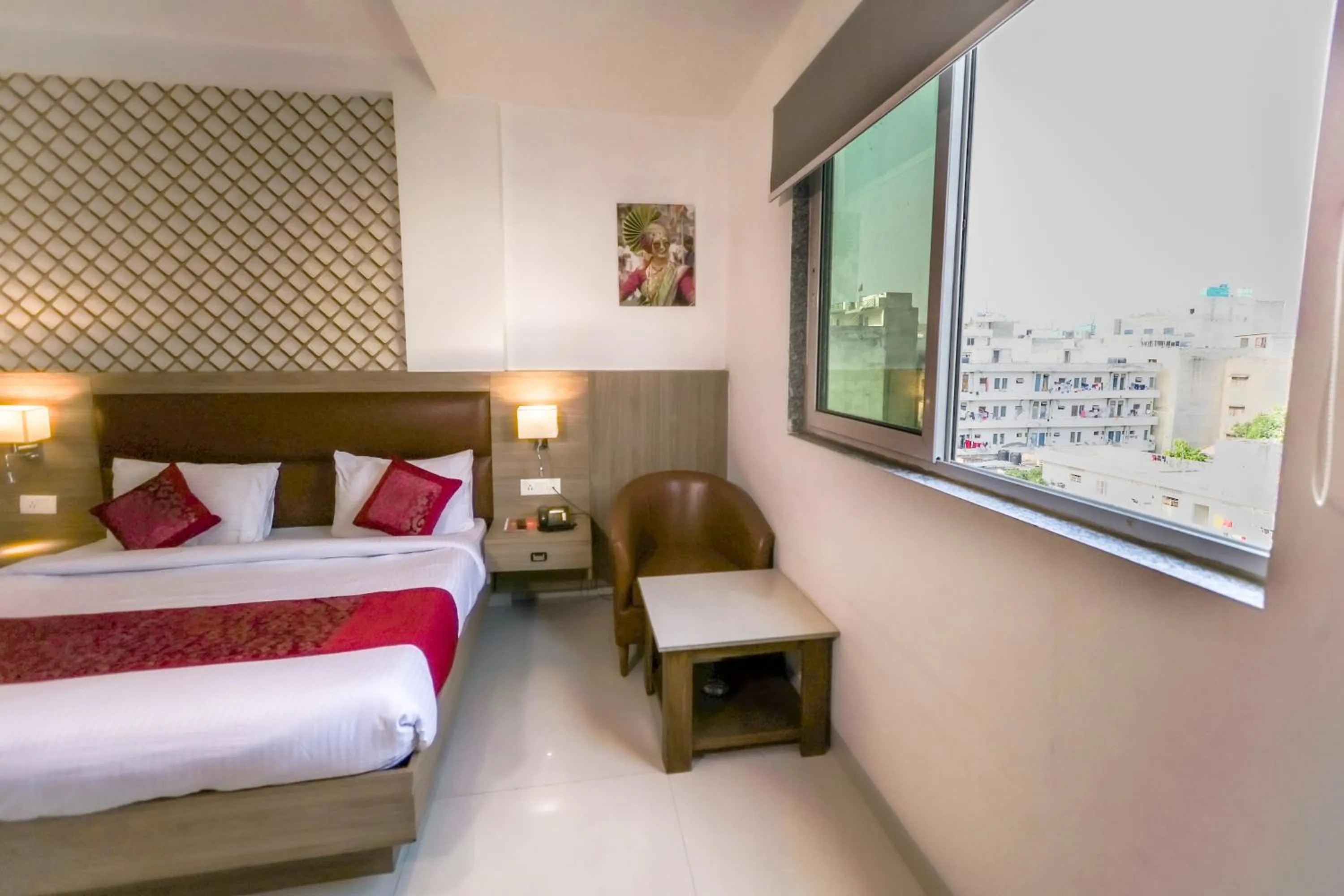 Bed in The Elevate Hotel Near Delhi Airport With- Free Airport PICKUP