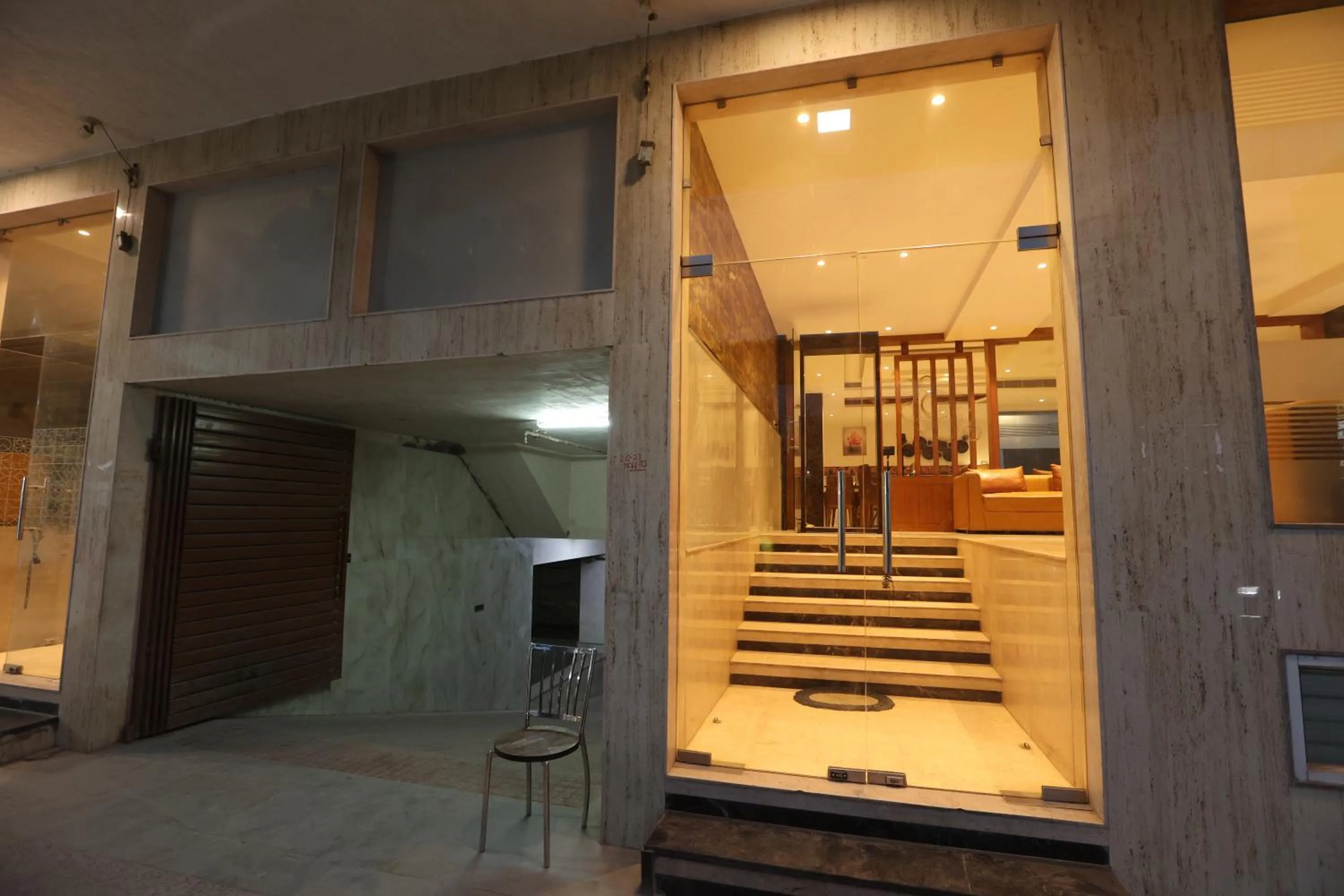 The Elevate Hotel Near Delhi Airport With- Free Airport PICKUP