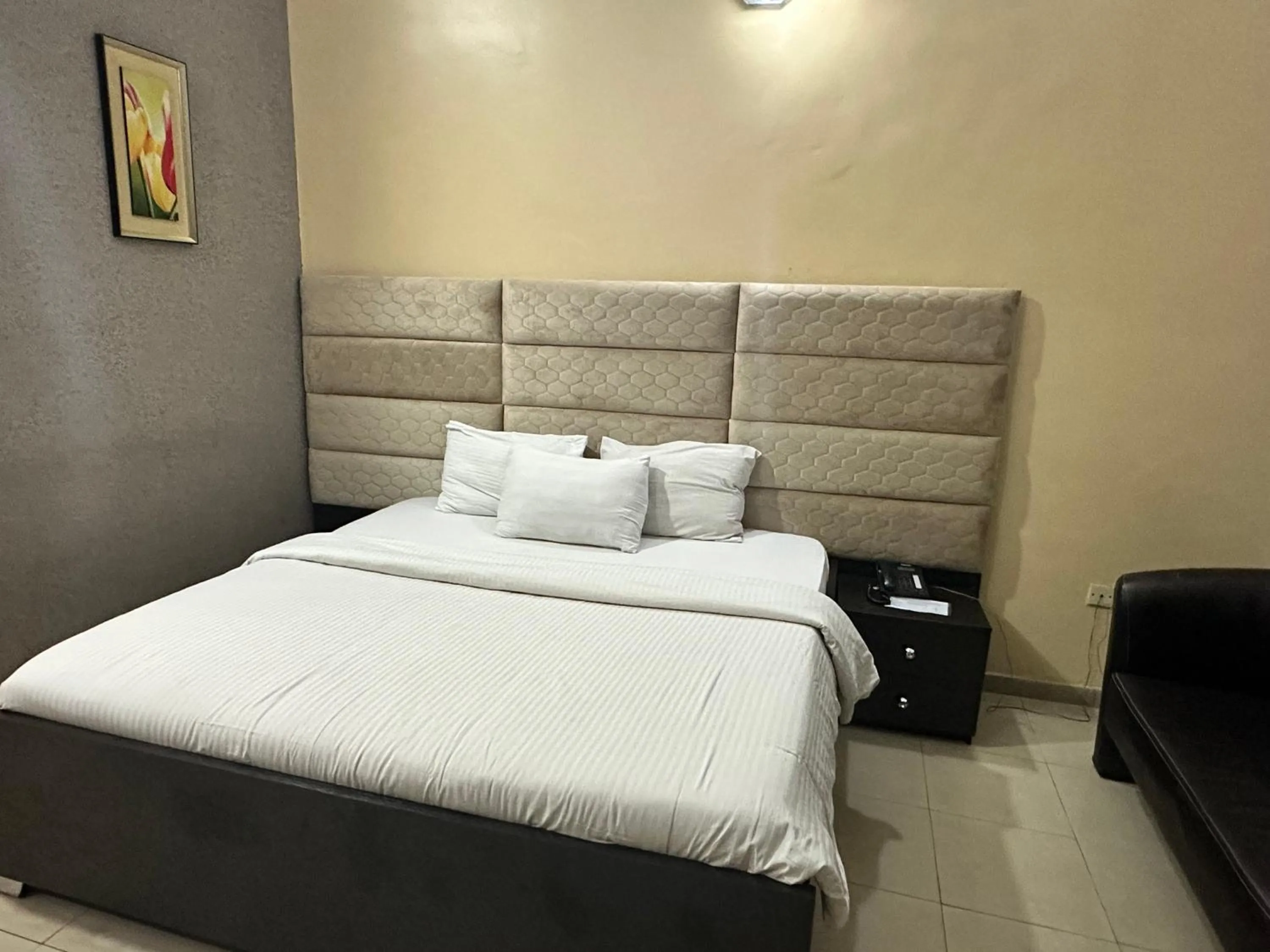 Whitehouse Msquare Hotel