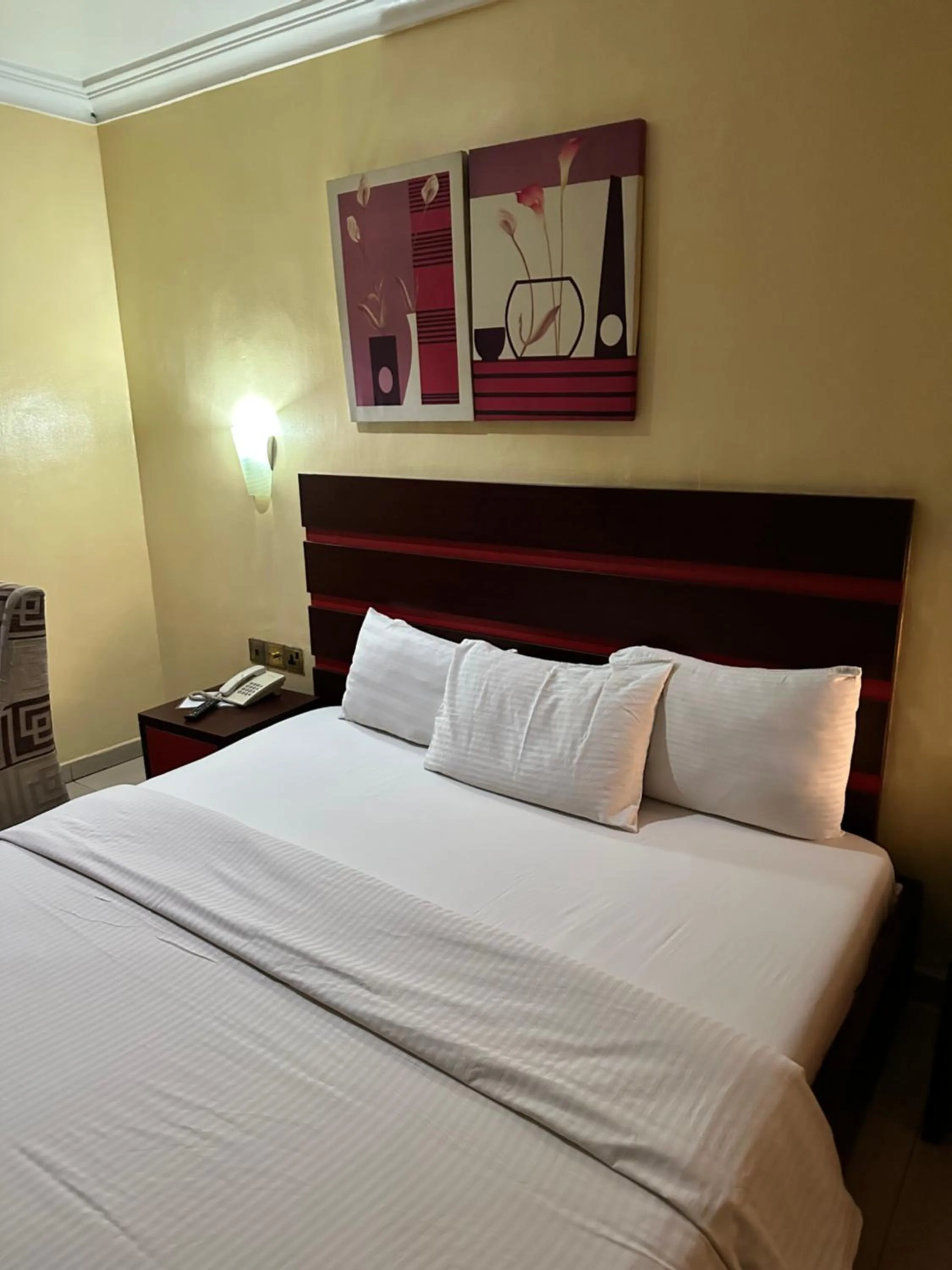 Bed in Whitehouse Msquare Hotel