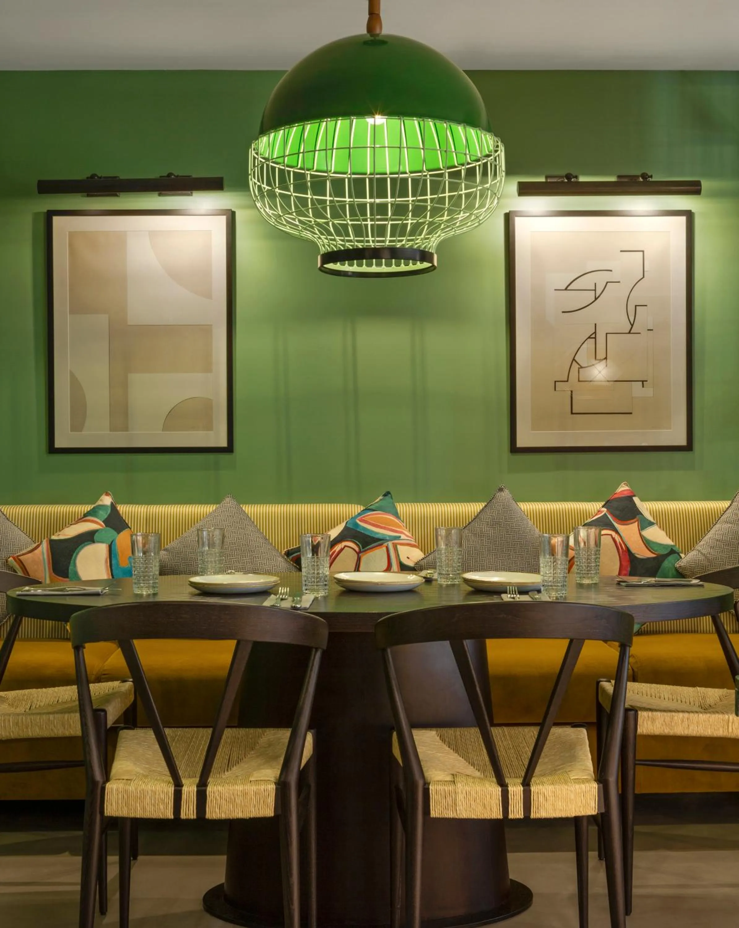 Restaurant/places to eat in Hotel Camiral - The Leading Hotels of the World