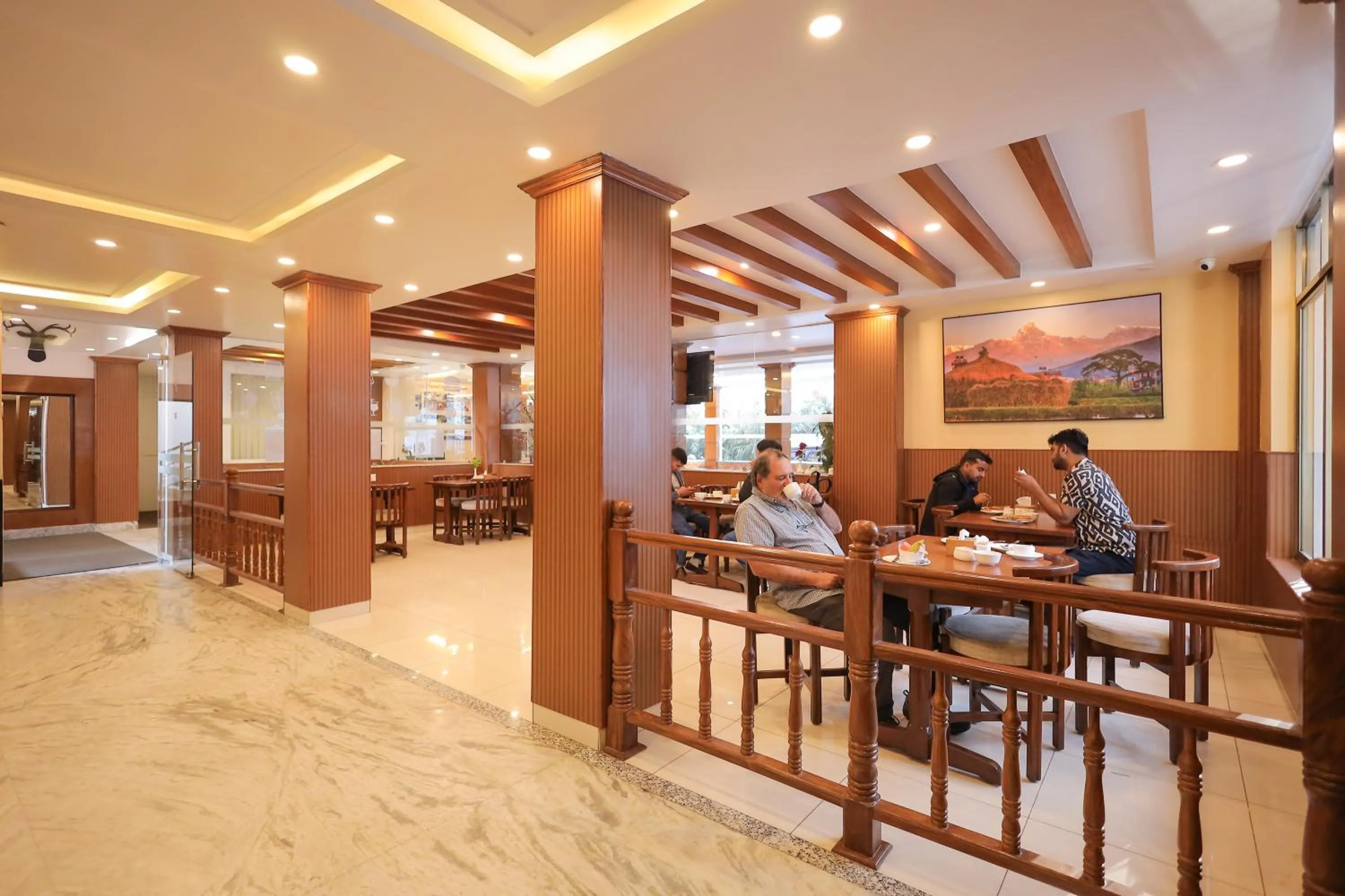 Restaurant/places to eat in Magnificent Hotel