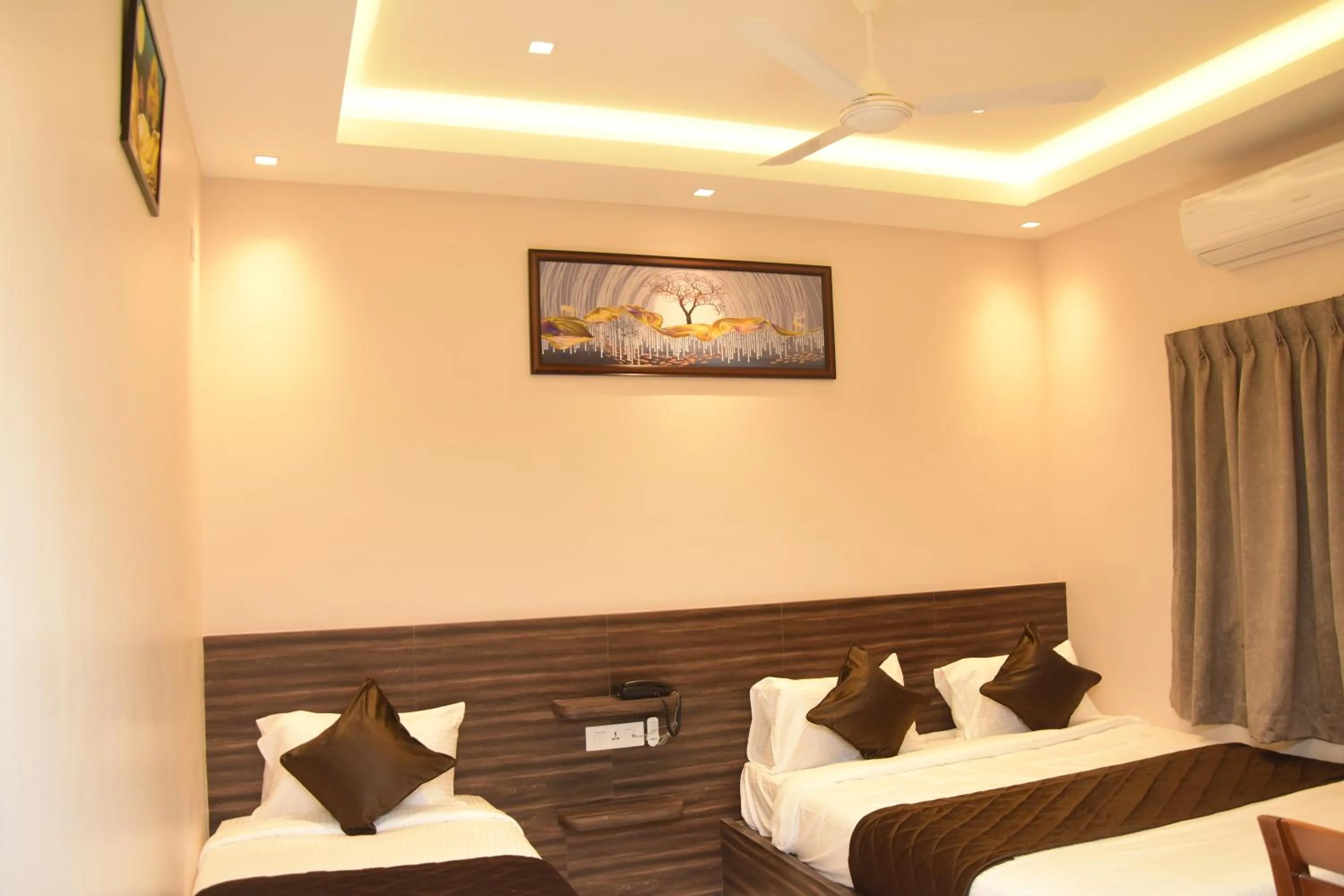 Bedroom, Bed in Dass Paradise Hotel