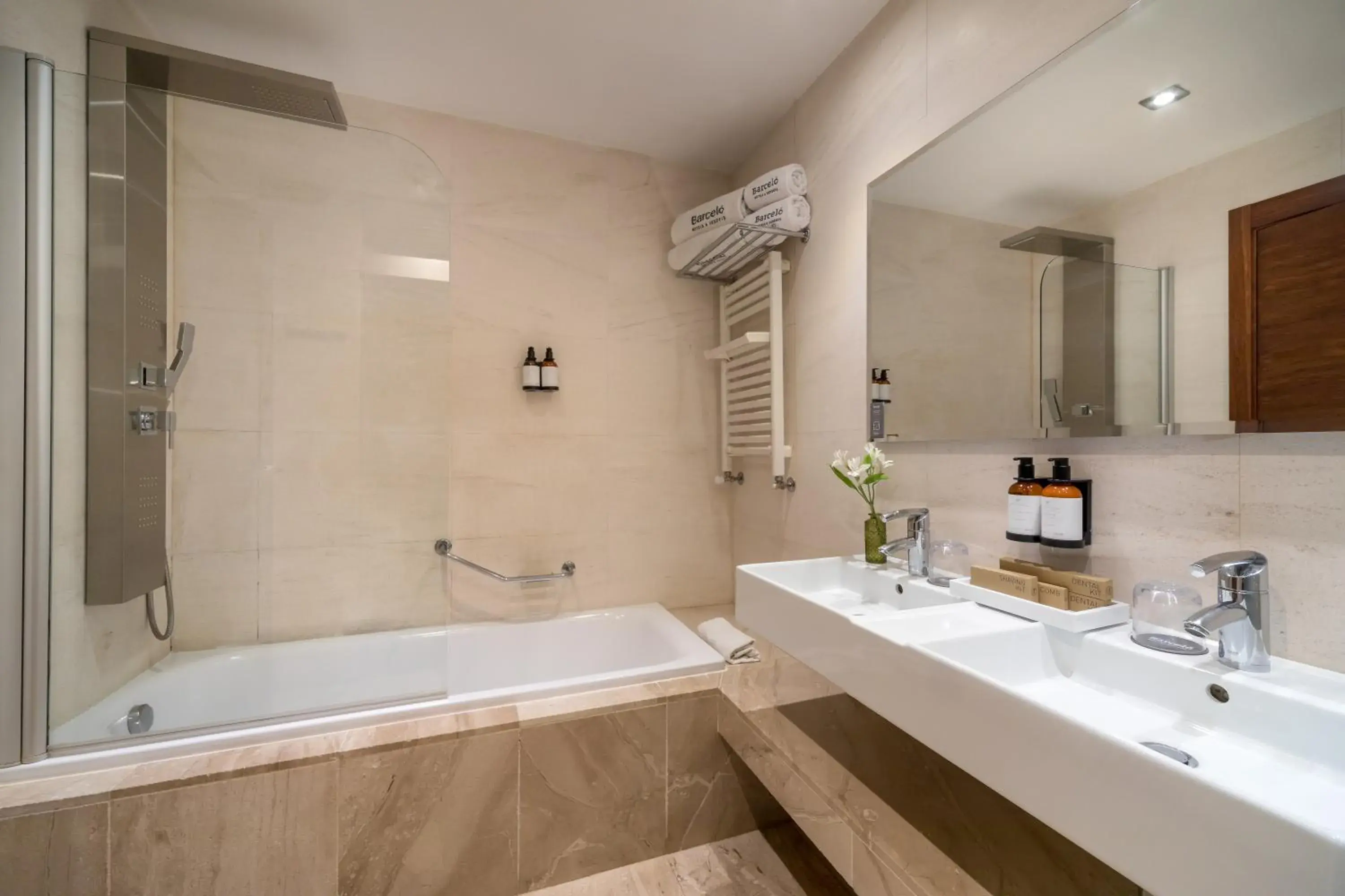 Double Room with Extra Bed (3 Adults) in Barceló Granada Congress Double Room with Extra Bed (3 Adults) in Barceló Granada Congress