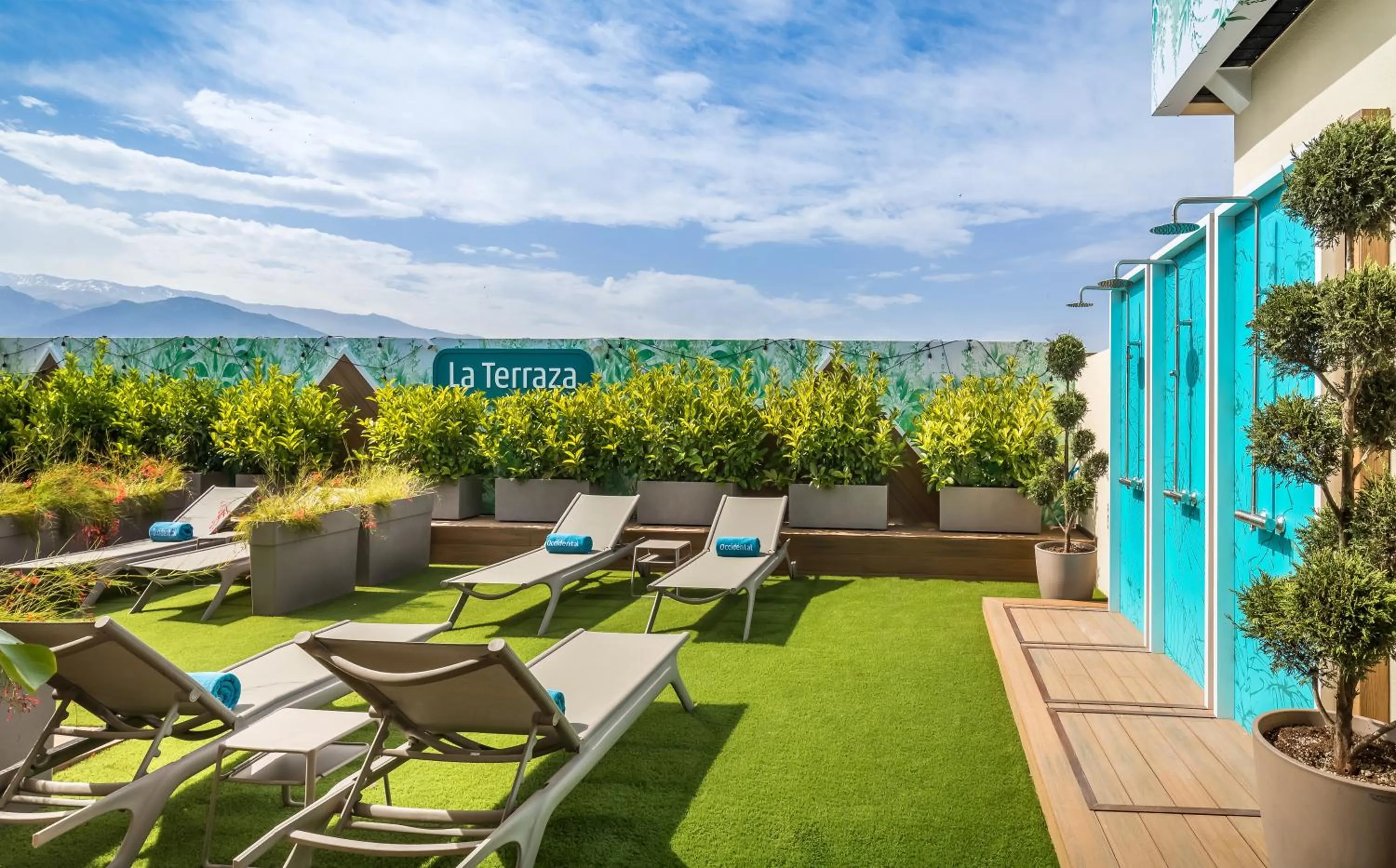 Shower in Occidental Granada