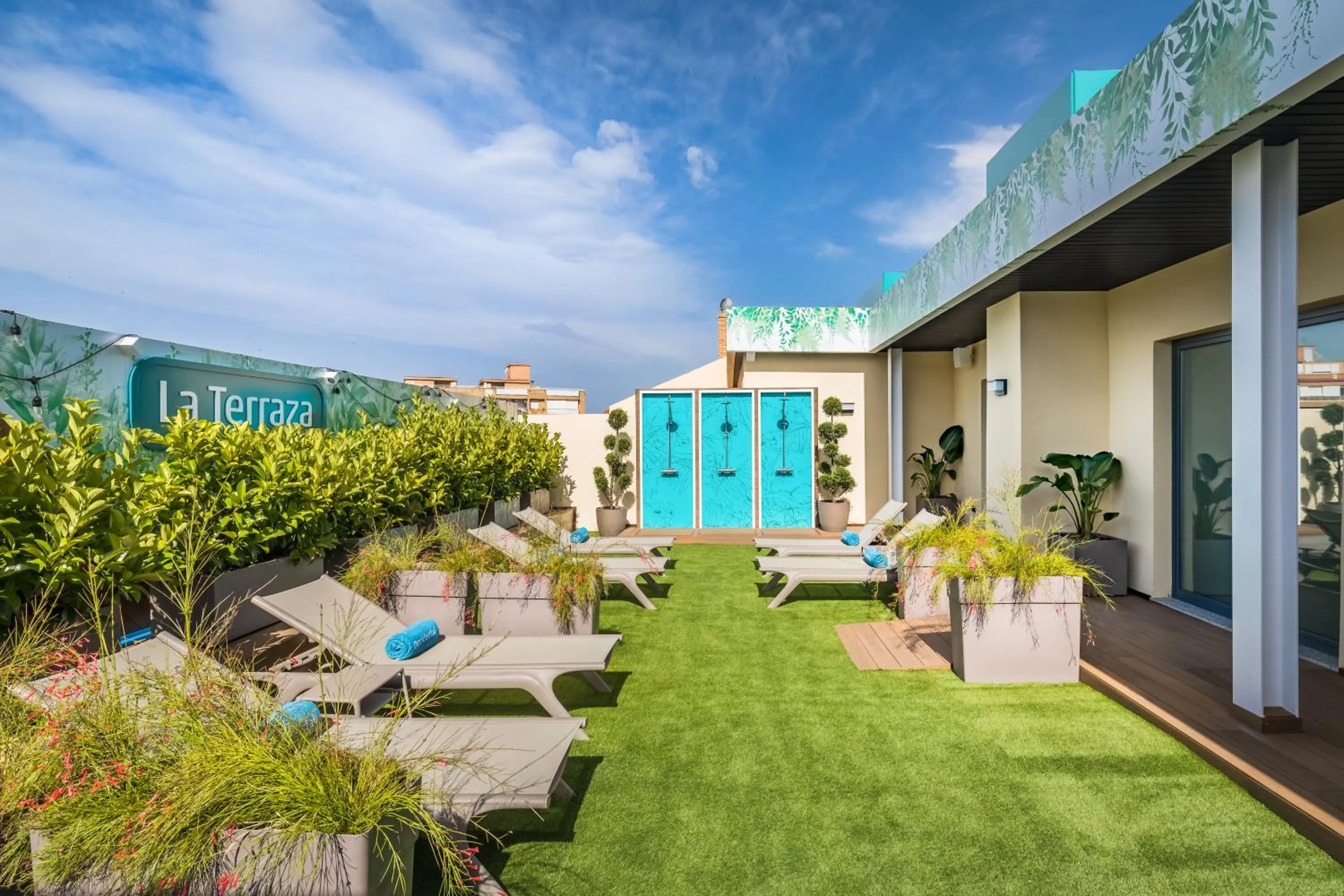 Shower in Occidental Granada