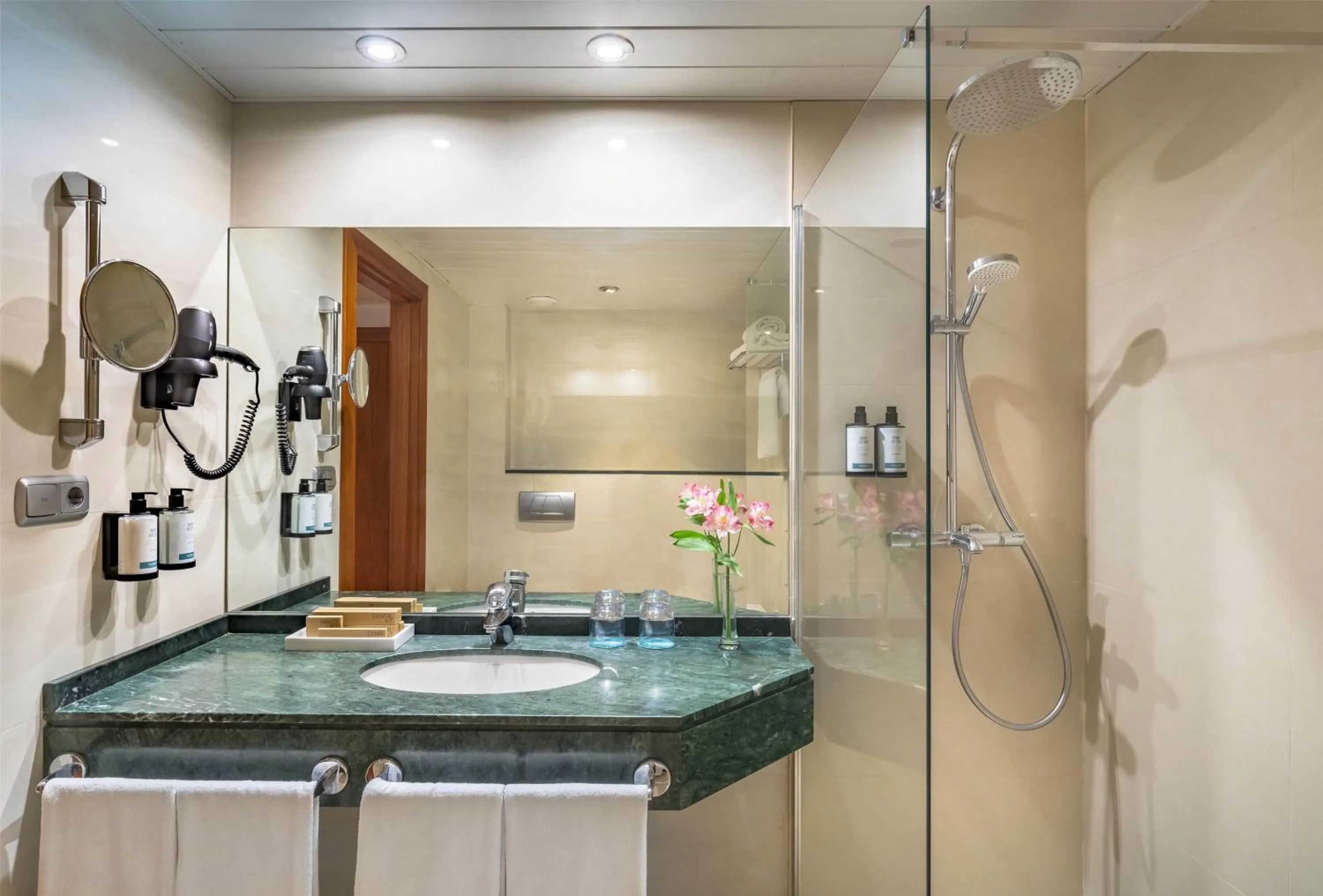 Bathroom in Occidental Granada