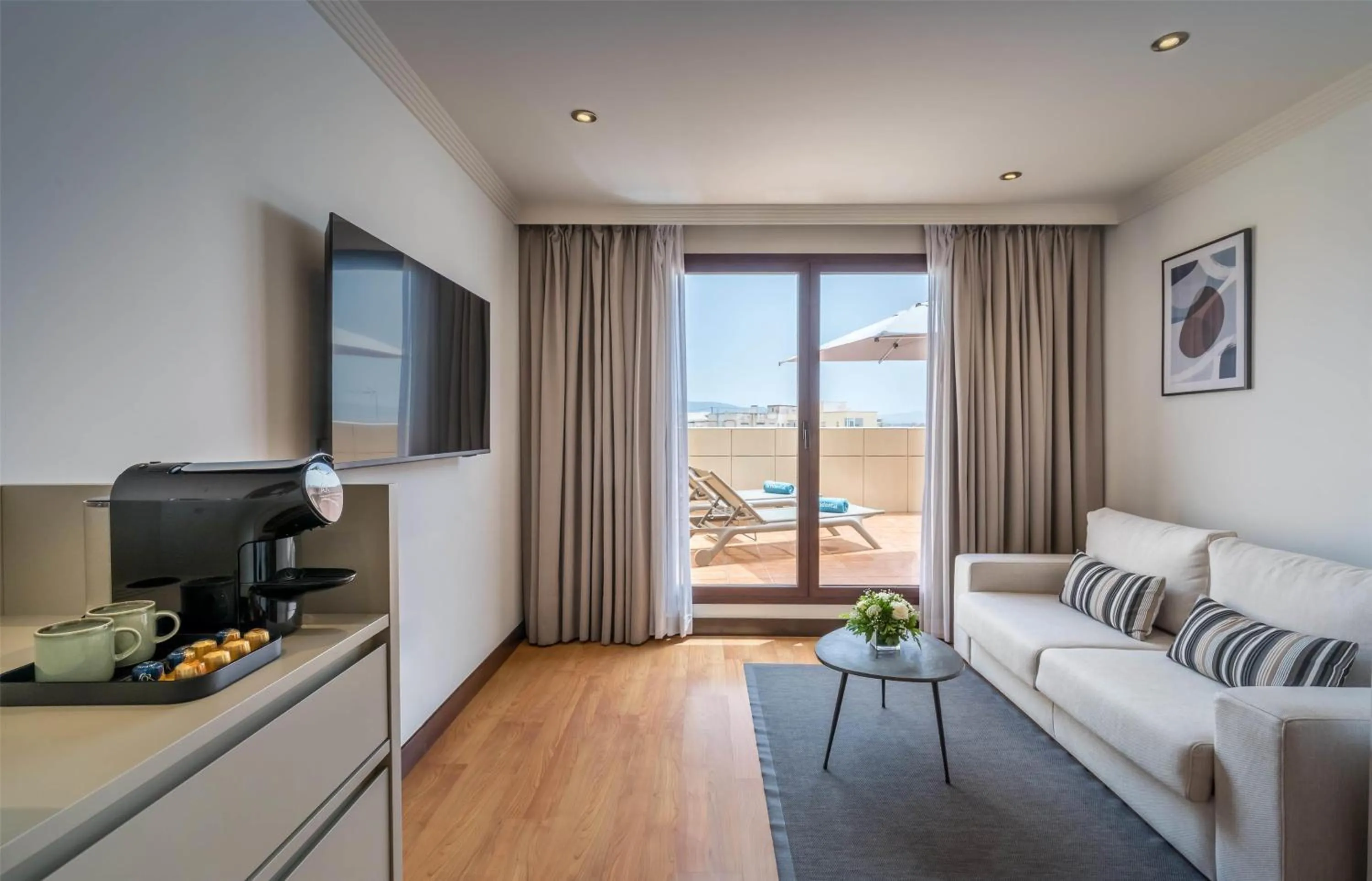 Photo of the whole room in Occidental Granada