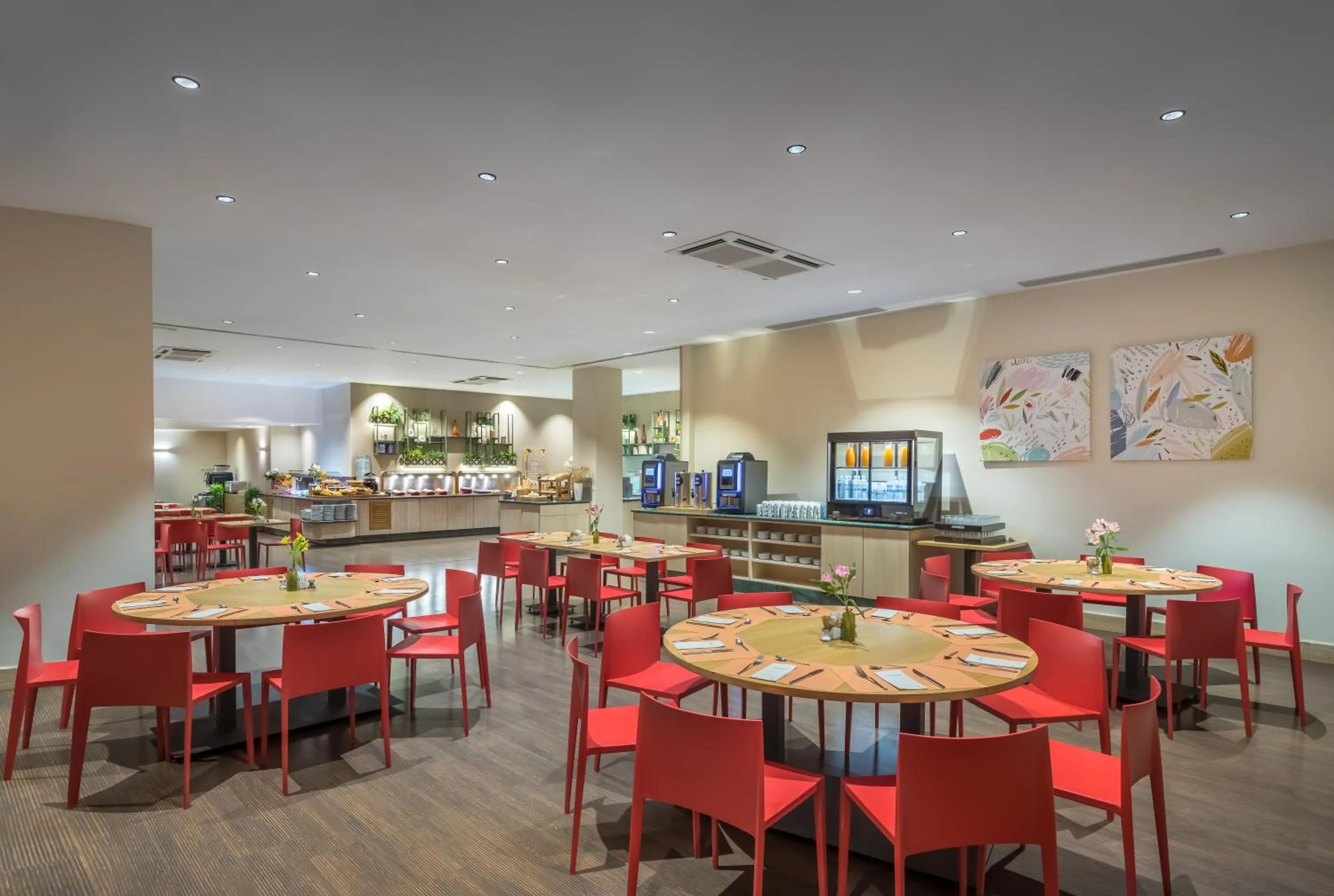 Restaurant/places to eat in Occidental Granada