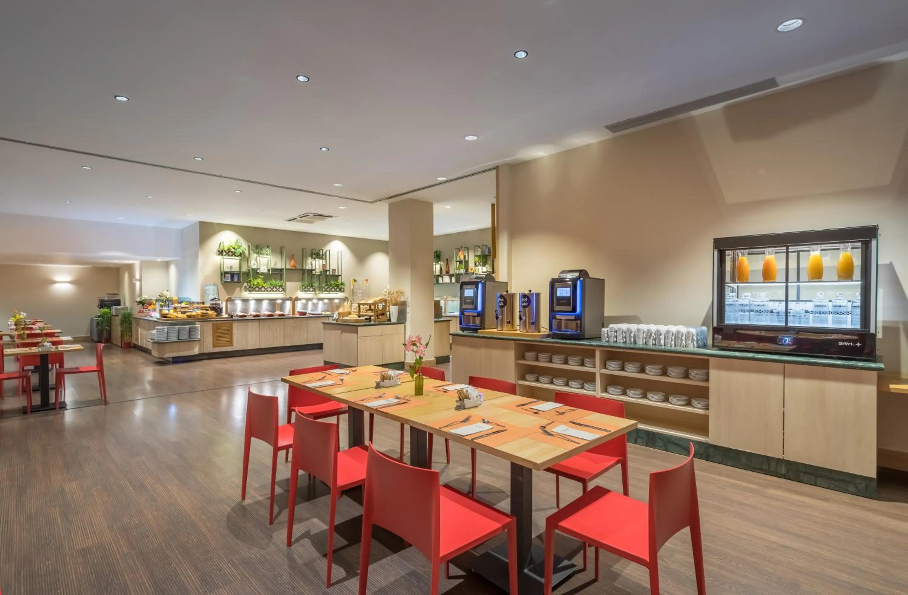 Restaurant/places to eat in Occidental Granada