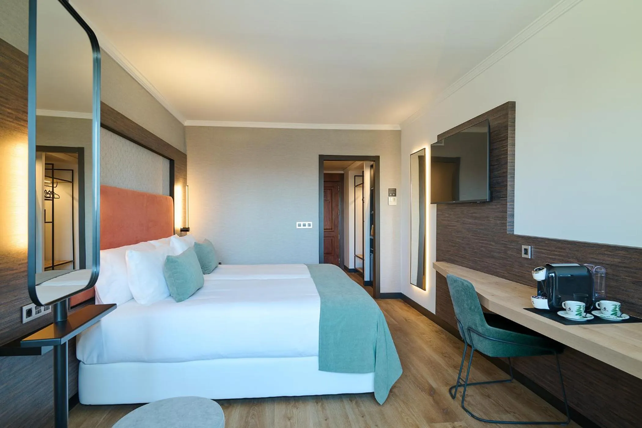 Photo of the whole room, Bed in Gran Hotel Luna de Granada