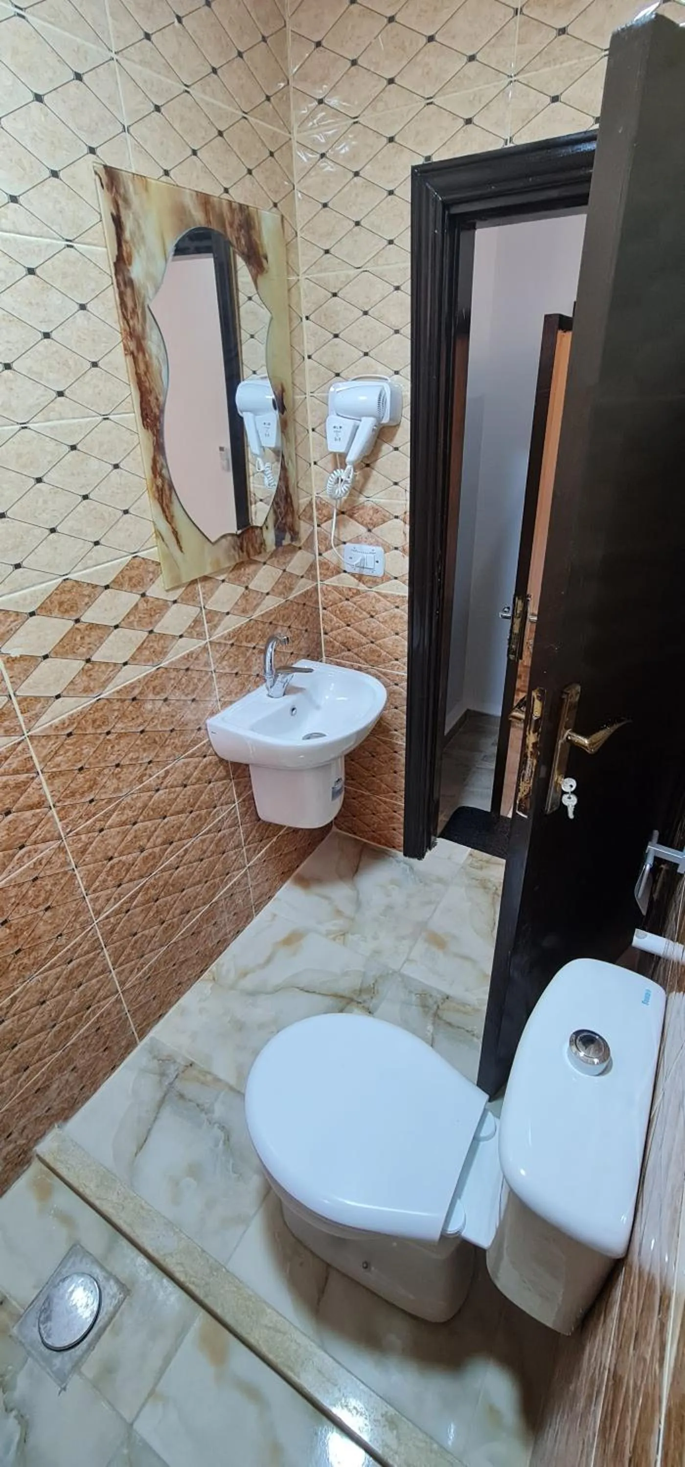 Toilet in Nabateans Home Hotel