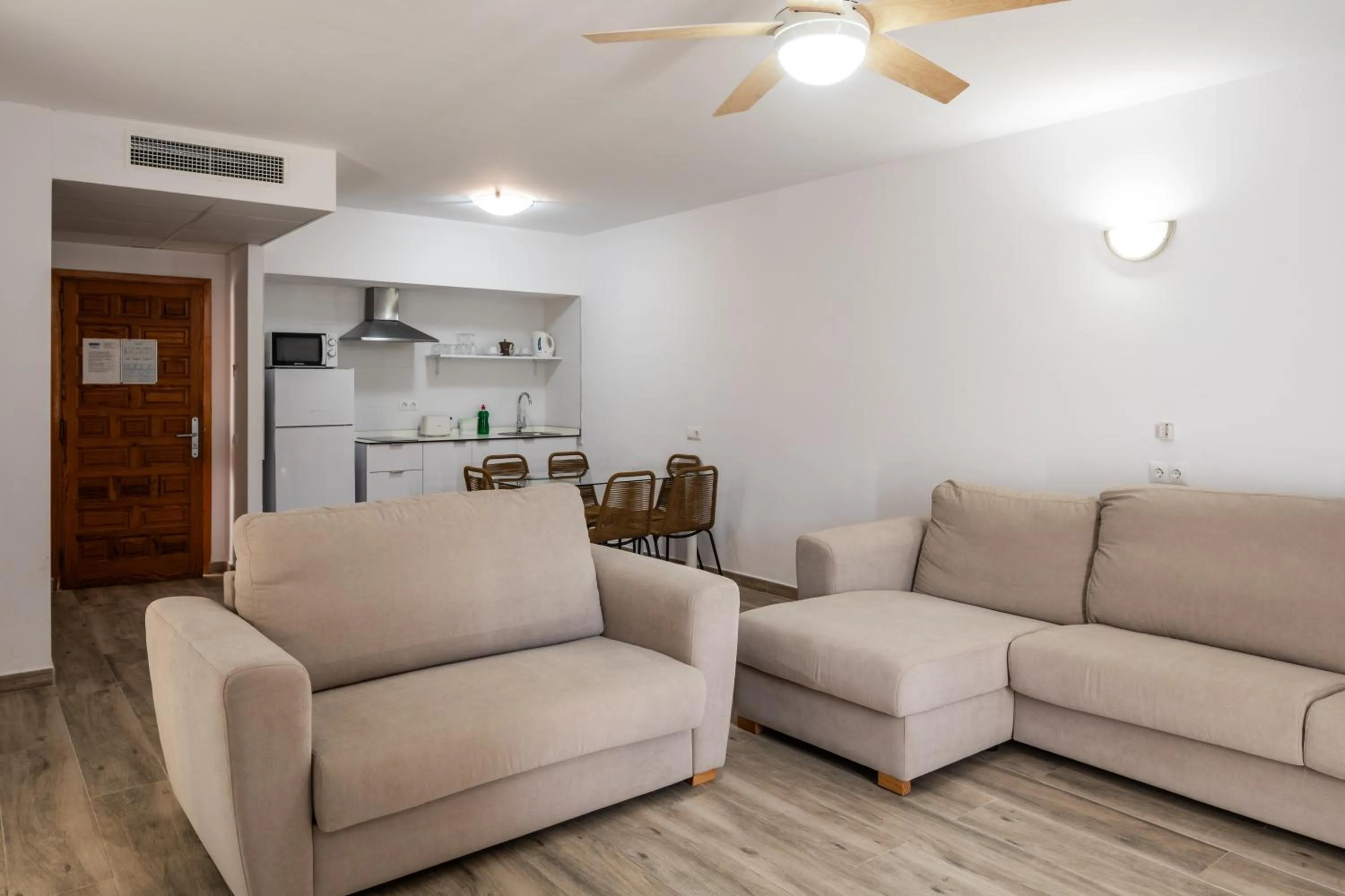 Kitchen or kitchenette in Aparthotel Puerto Cala Vadella