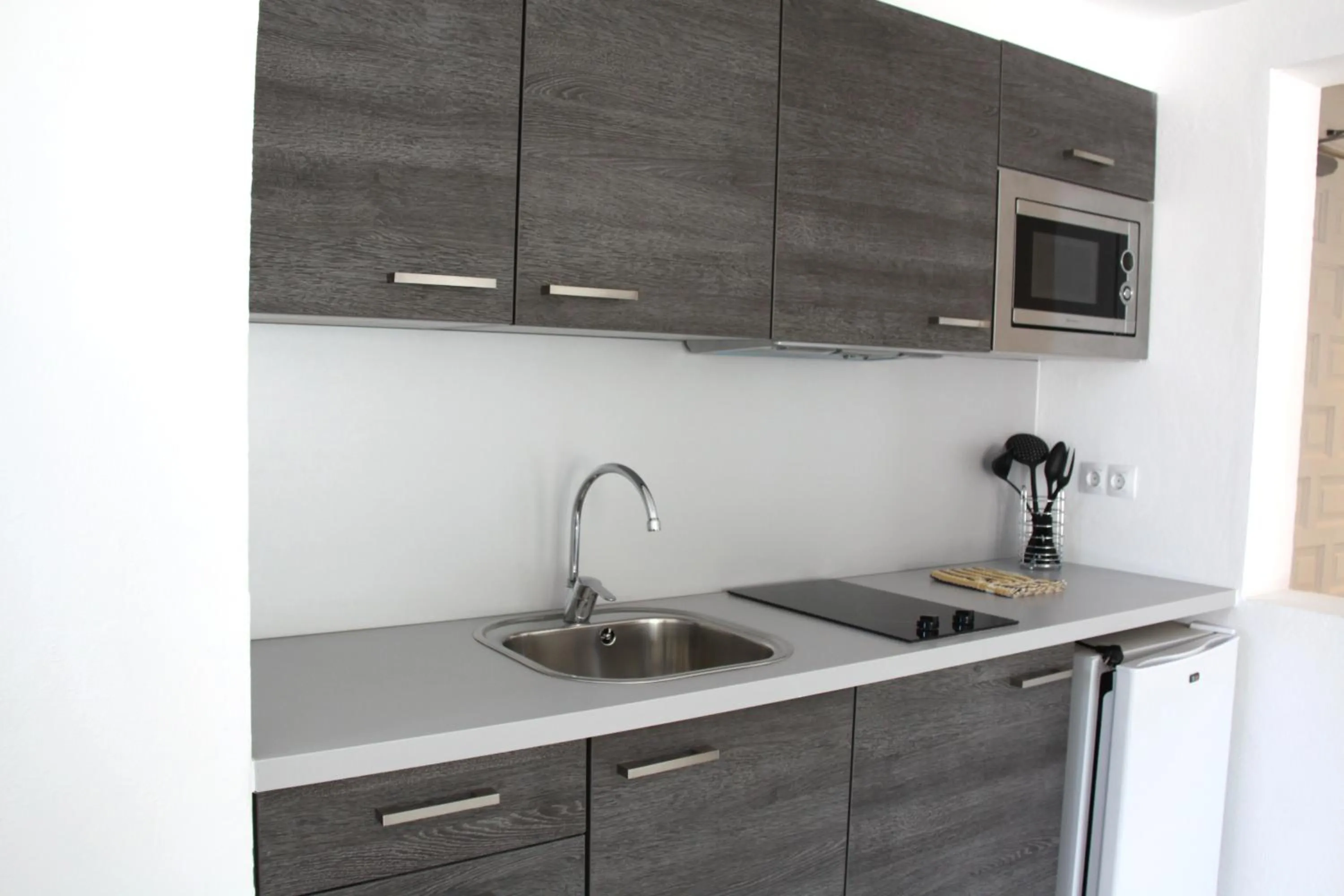 Kitchen or kitchenette in Aparthotel Puerto Cala Vadella