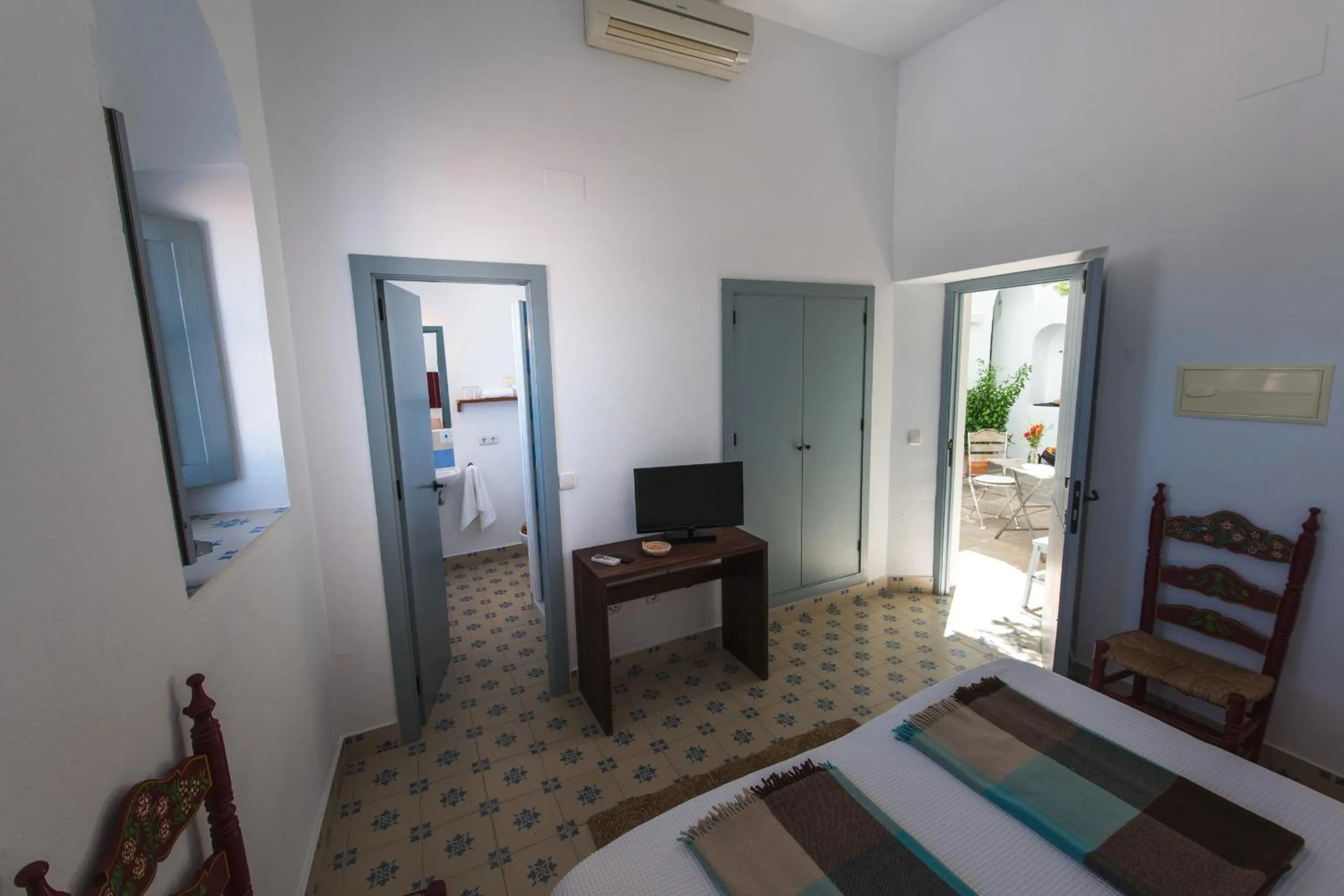 Photo of the whole room, Bed in La Botica de Vejer