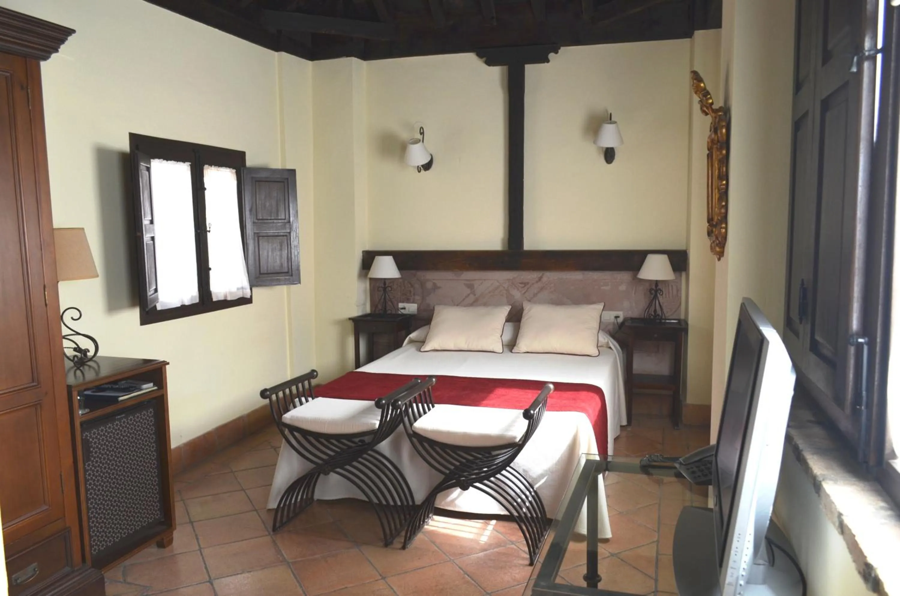 Decorative detail, Bed in Casa del Capitel Nazarí