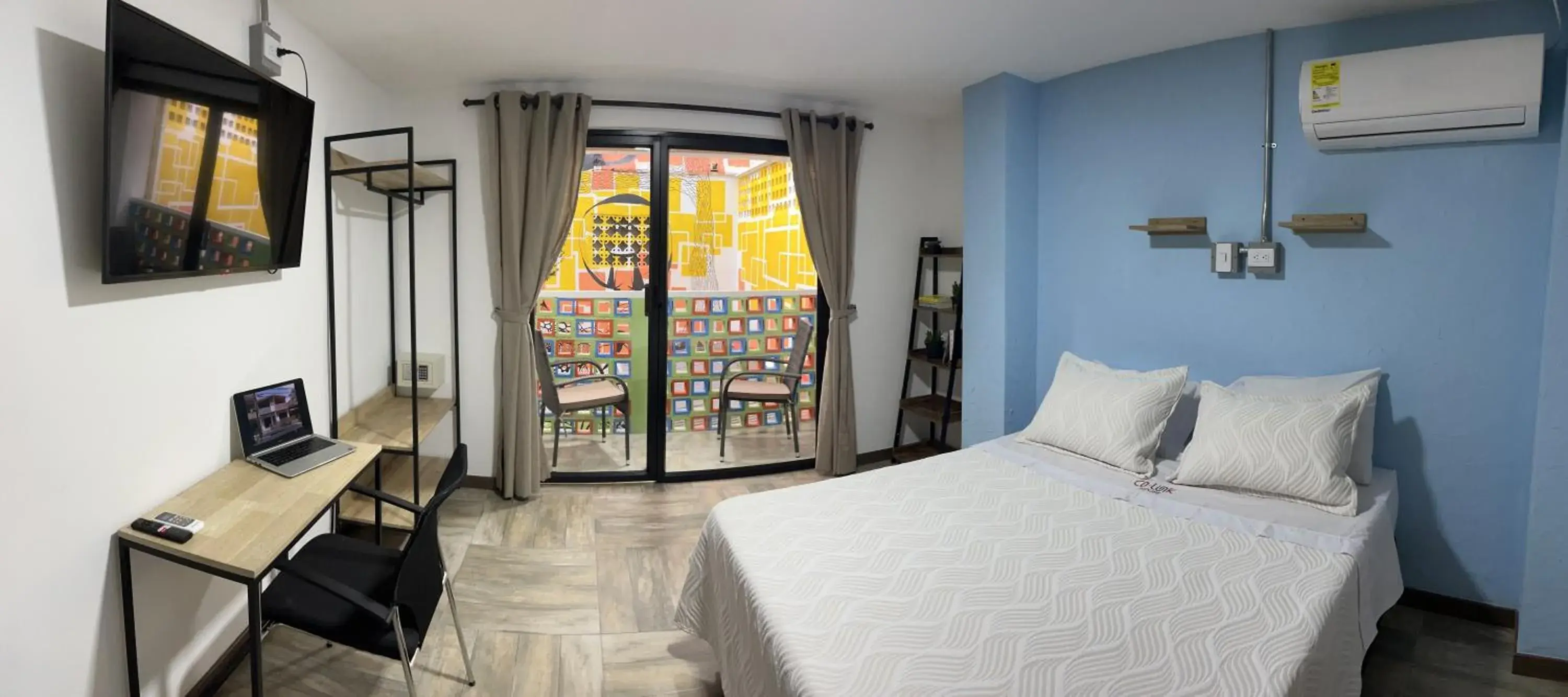 Queen Room with Balcony in CoLinkHouse Hotel Queen Room with Balcony in CoLinkHouse Hotel