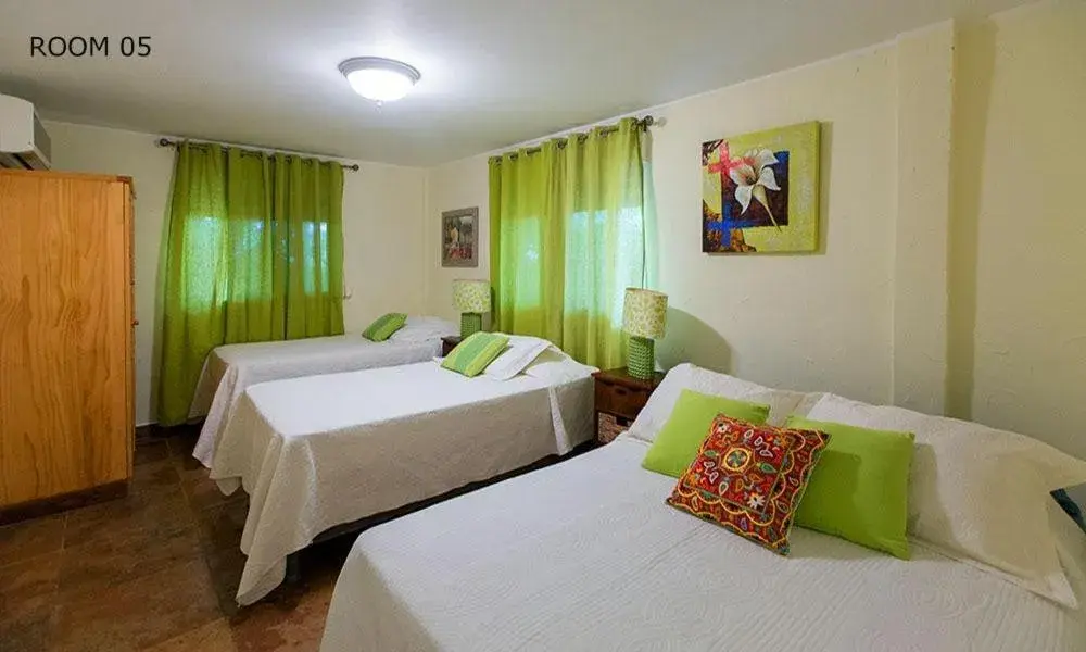 Triple Room with Garden View in HOTEL CASA AMARILLA et RESTAURANT Triple Room with Garden View in HOTEL CASA AMARILLA et RESTAURANT