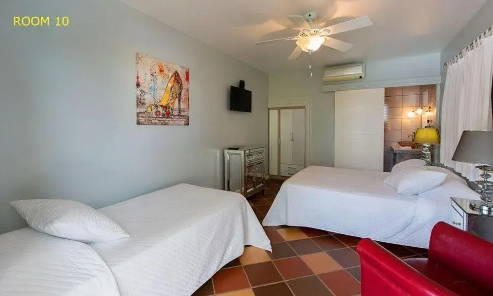 Deluxe Room (2 Adults + 1 Child) in HOTEL CASA AMARILLA et RESTAURANT Deluxe Room (2 Adults + 1 Child) in HOTEL CASA AMARILLA et RESTAURANT