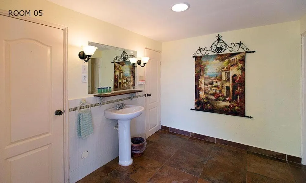 Bathroom in HOTEL CASA AMARILLA et RESTAURANT