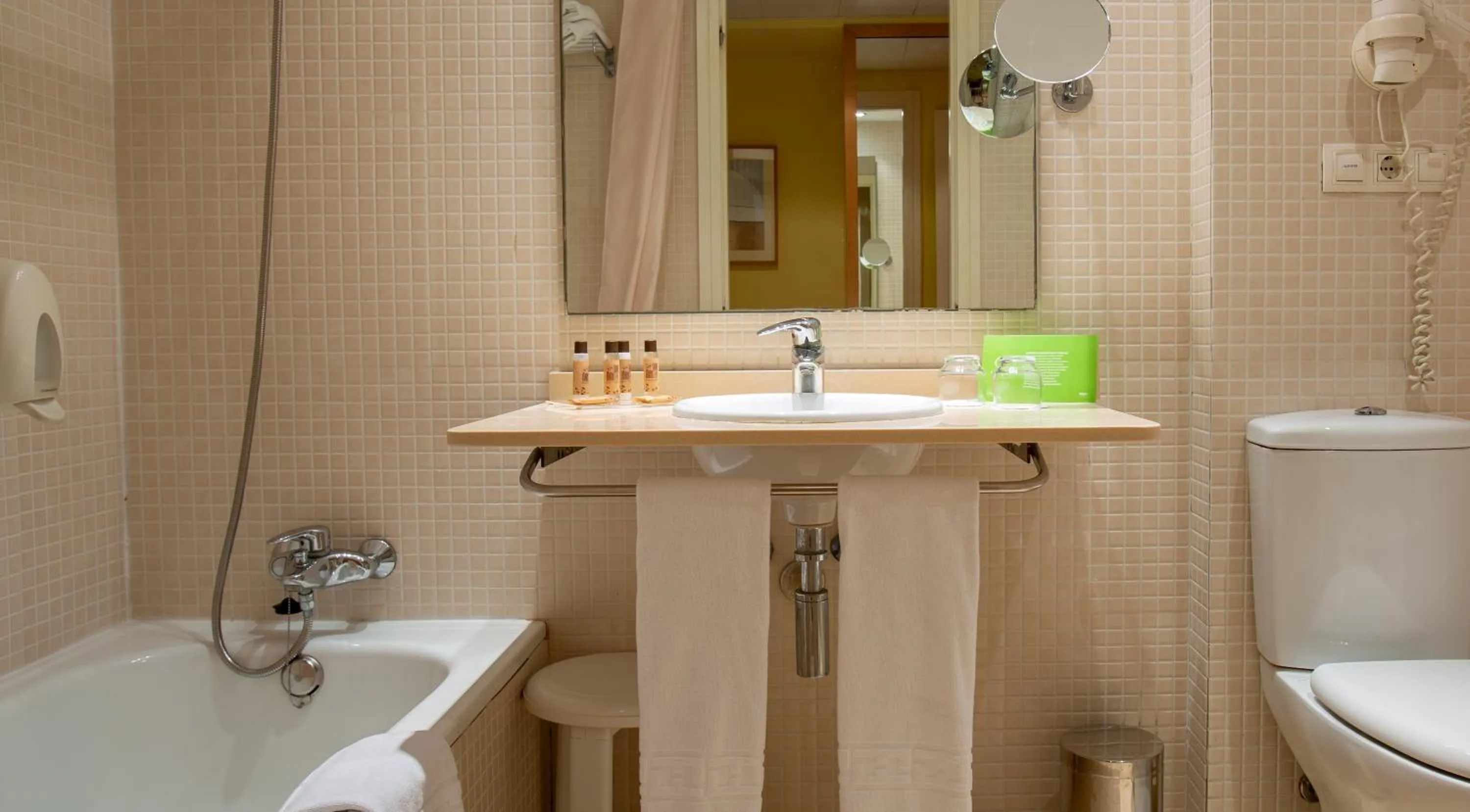 Bathroom in Flag Hotel Valencia