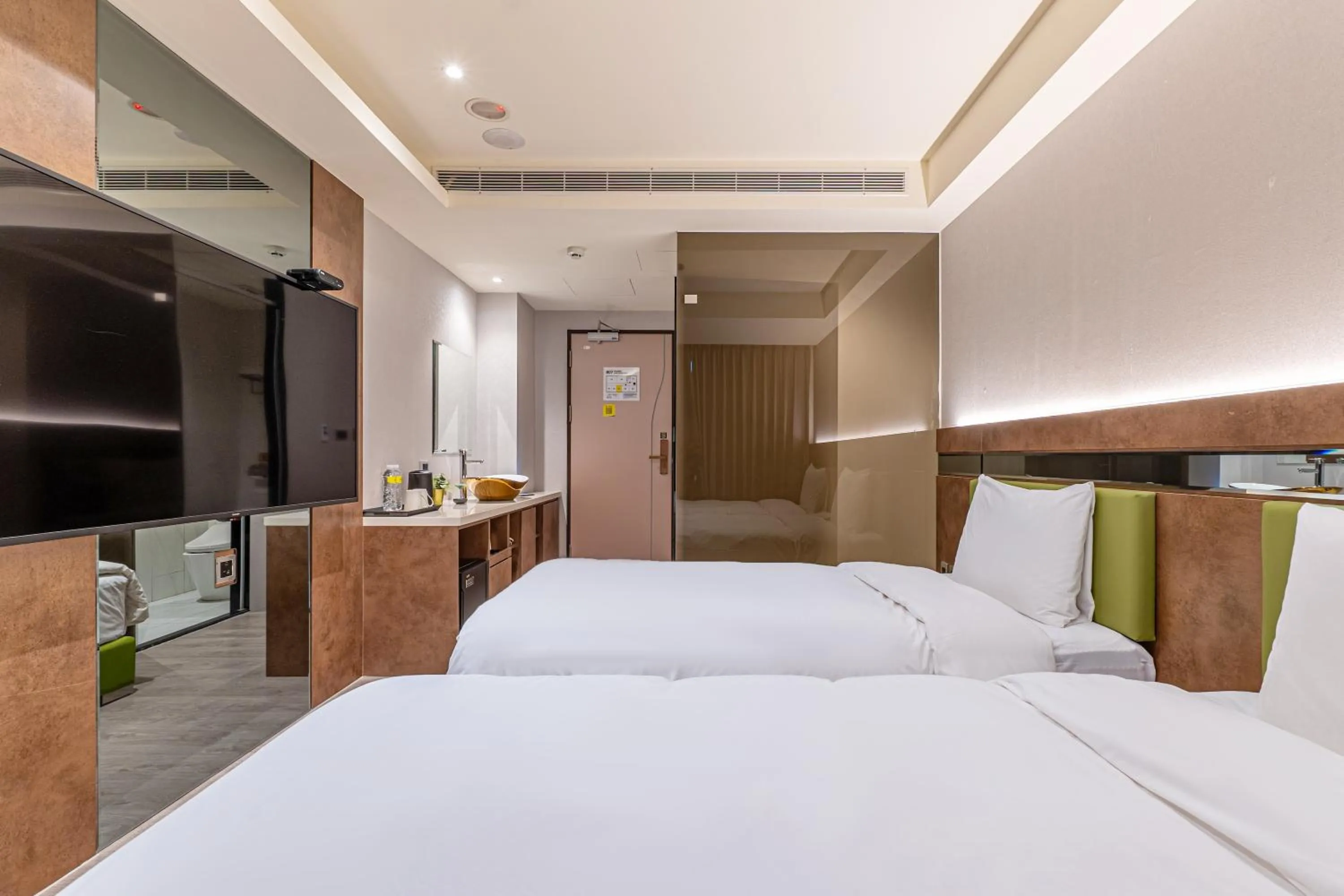 Photo of the whole room, Bed in CHECK inn Taichung Qinghai