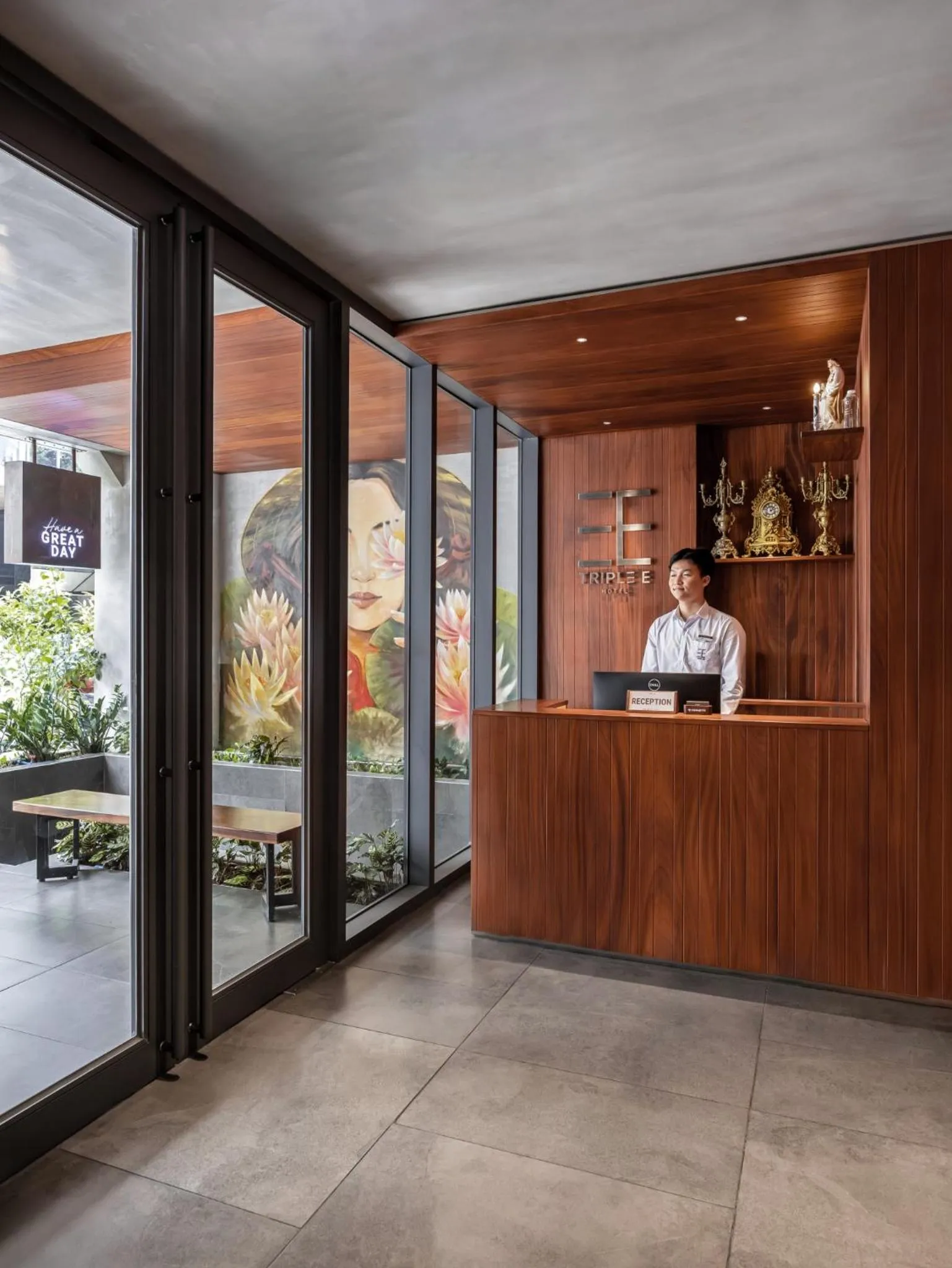 Staff in Triple E Hotel Metro Ben Thanh