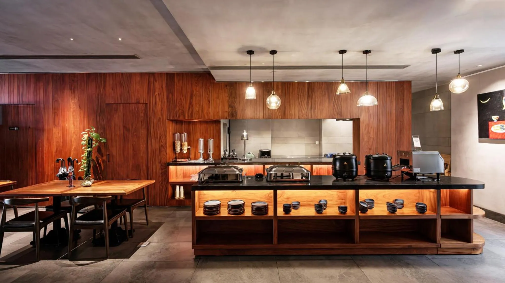 Dining area in Triple E Hotel Metro Ben Thanh