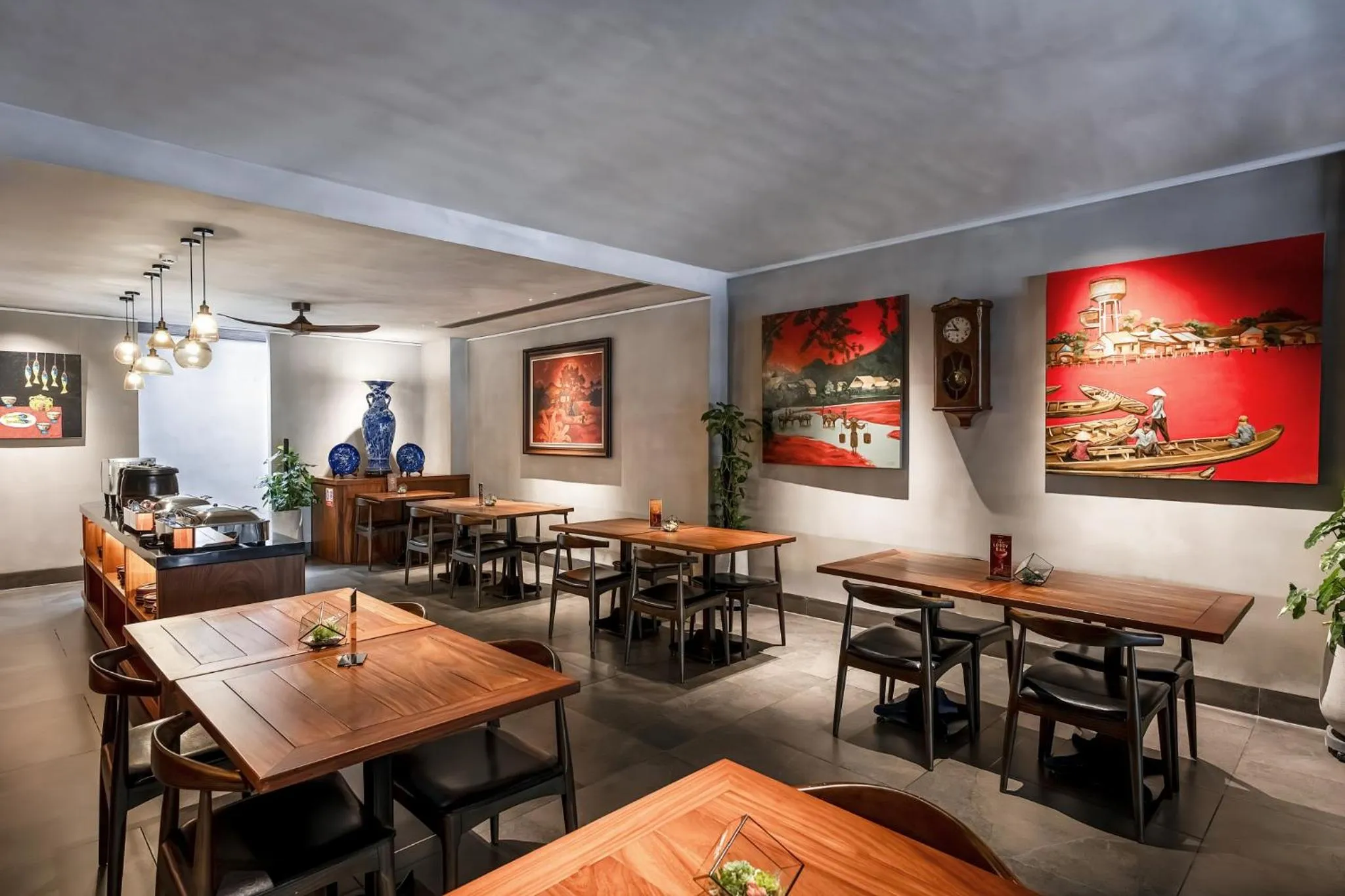 Restaurant/places to eat in Triple E Hotel Metro Ben Thanh