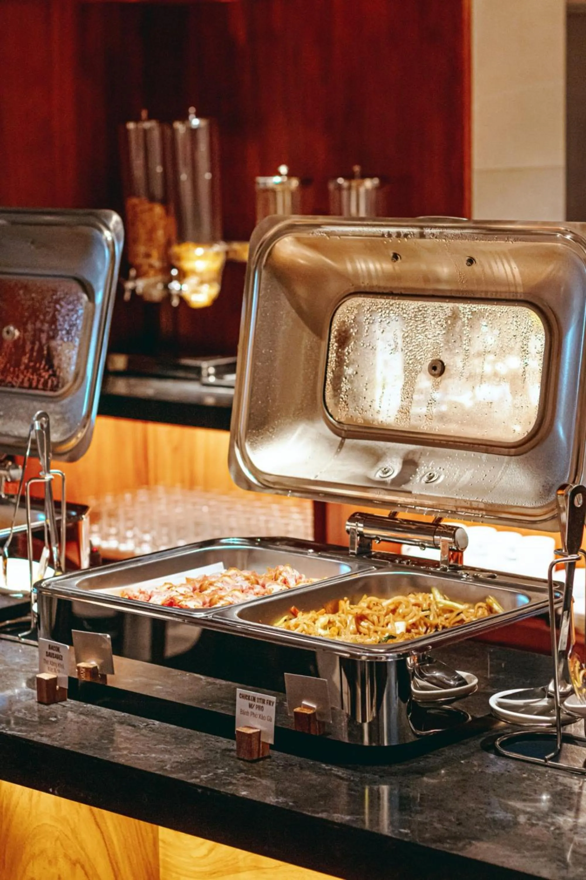 Restaurant/places to eat in Triple E Hotel Metro Ben Thanh