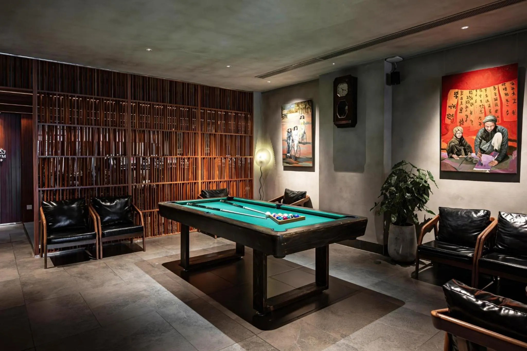 Billiard in Triple E Hotel Metro Ben Thanh