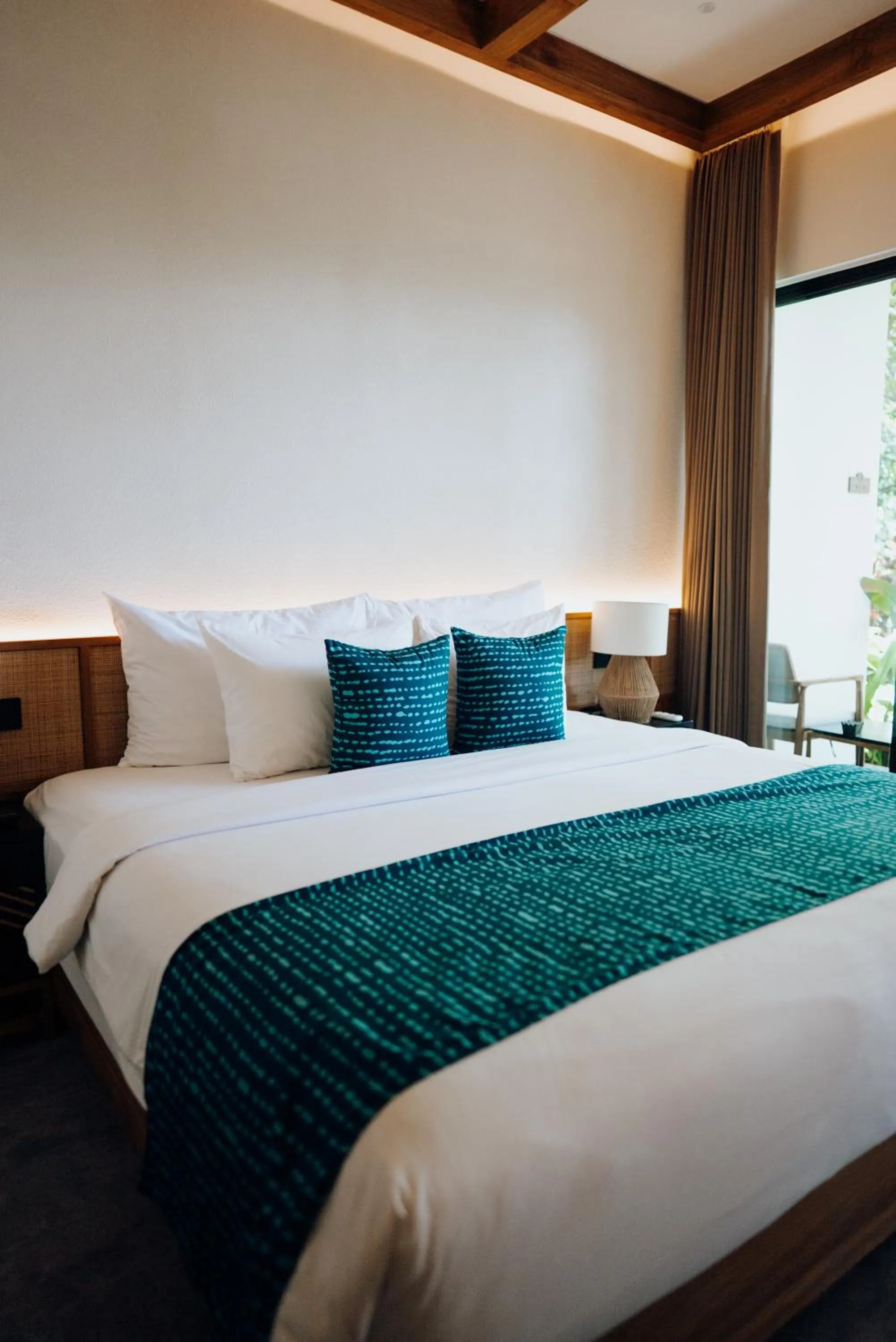 Bed in Deep Roots Dive & Yoga Resort