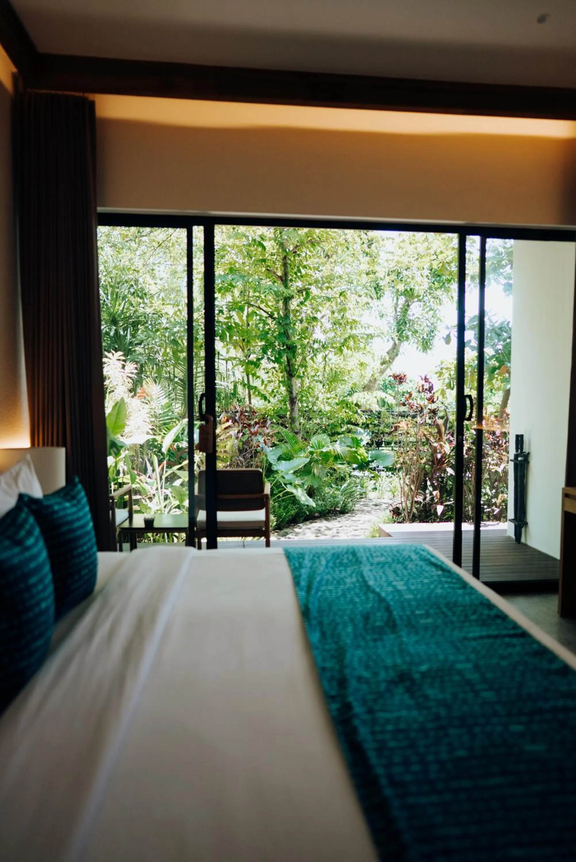 Bed in Deep Roots Dive & Yoga Resort