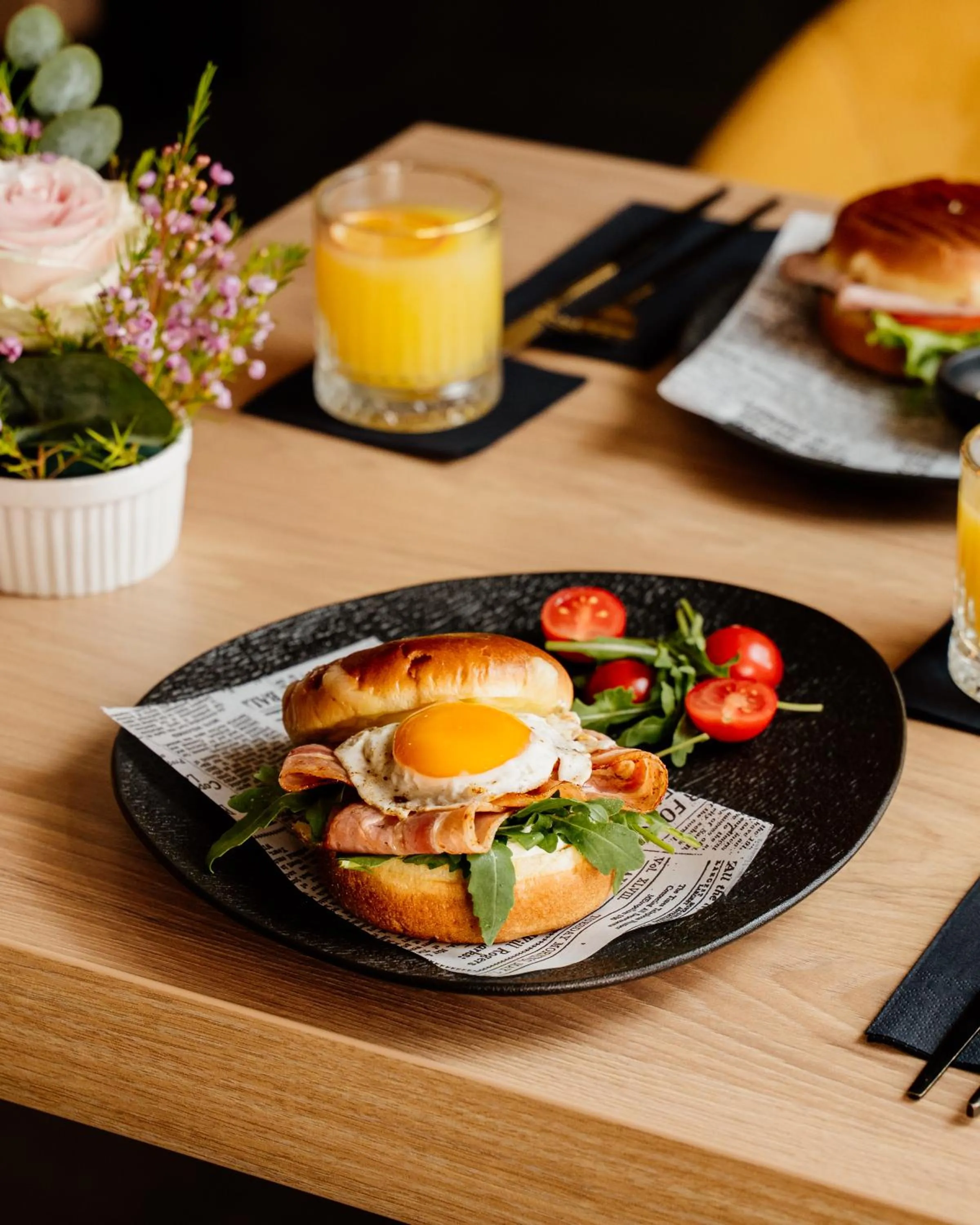 Restaurant/places to eat in Hotel Jeruzalem