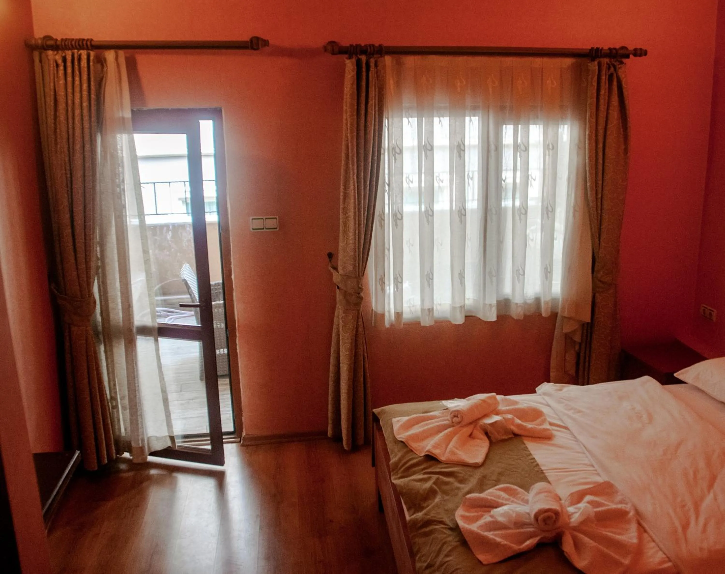 Photo of the whole room, Bed in Istanbul Irish Hotel