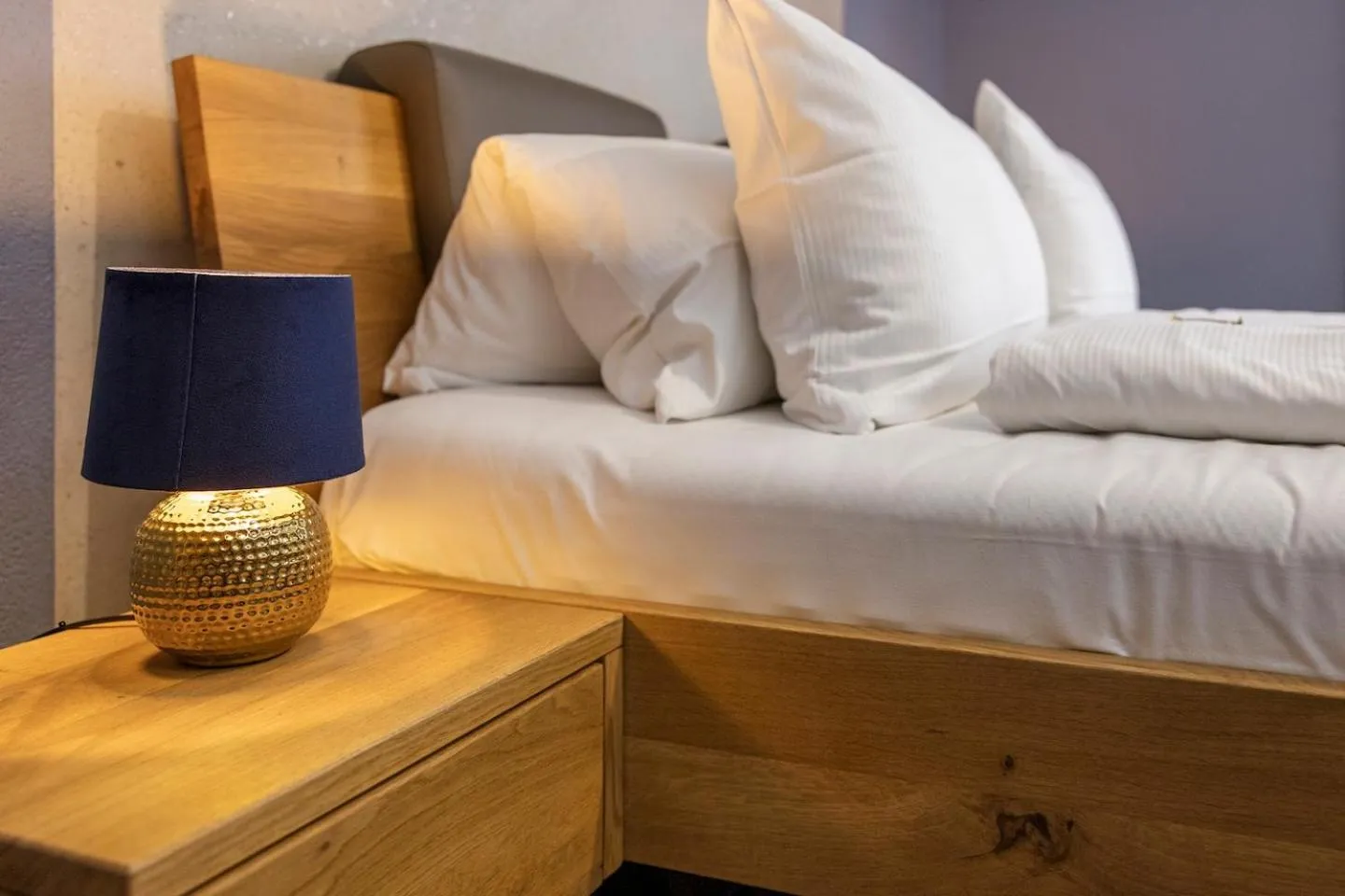 Bed in Hotel Residenz Luxury - Outletcity - Parken - Klima - 24h Check-In