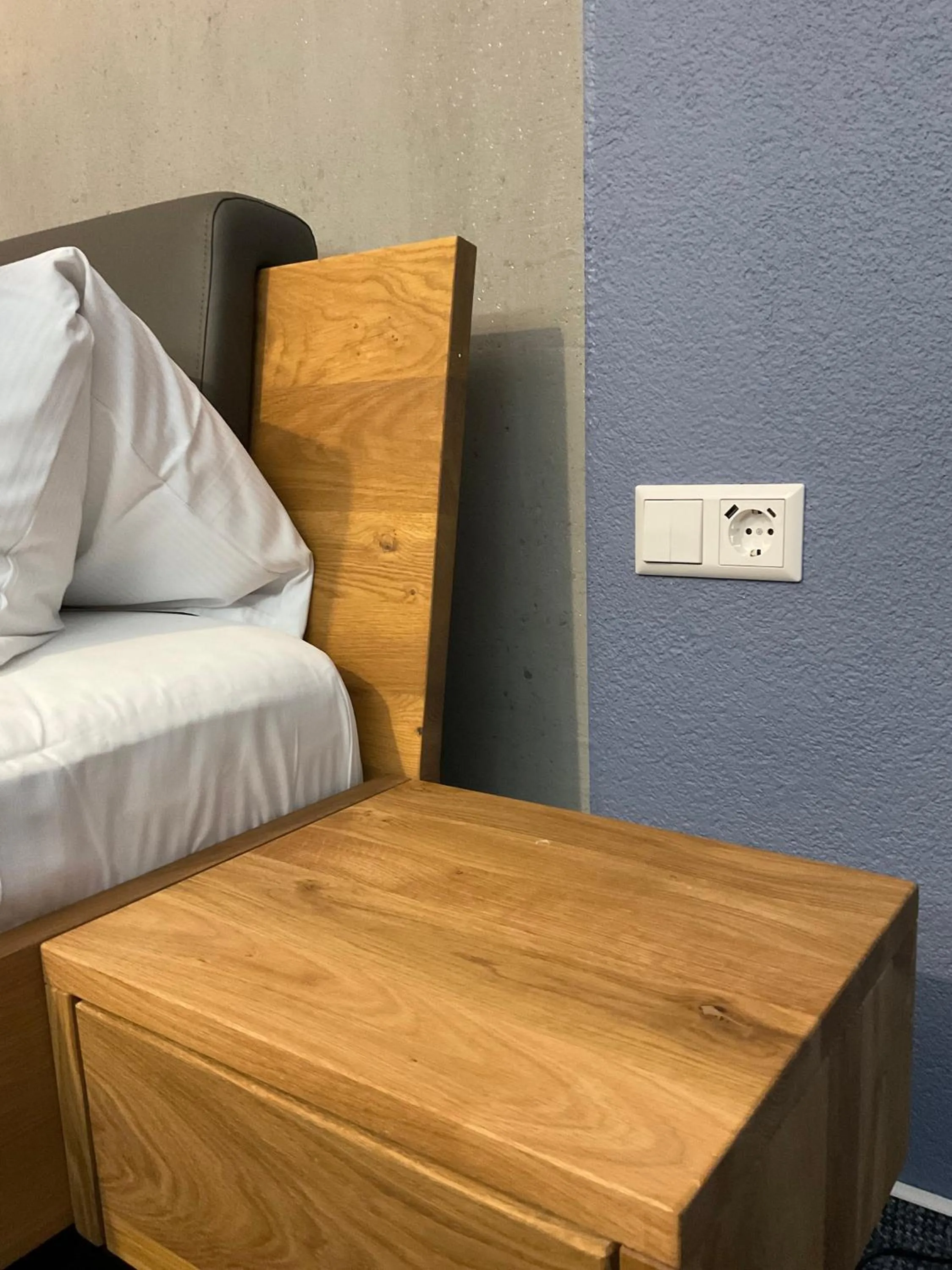 Bed in Hotel Residenz Luxury - Outletcity - Parken - Klima - 24h Check-In