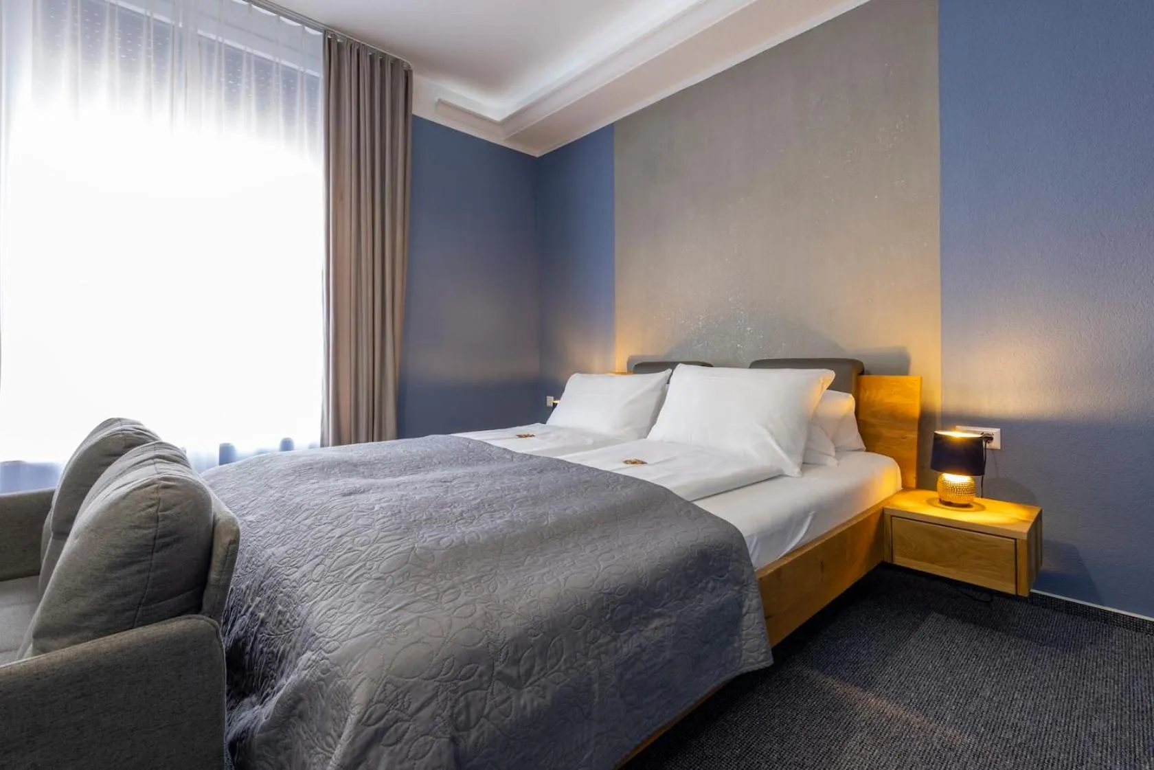 Bed in Hotel Residenz Luxury - Outletcity - Parken - Klima - 24h Check-In